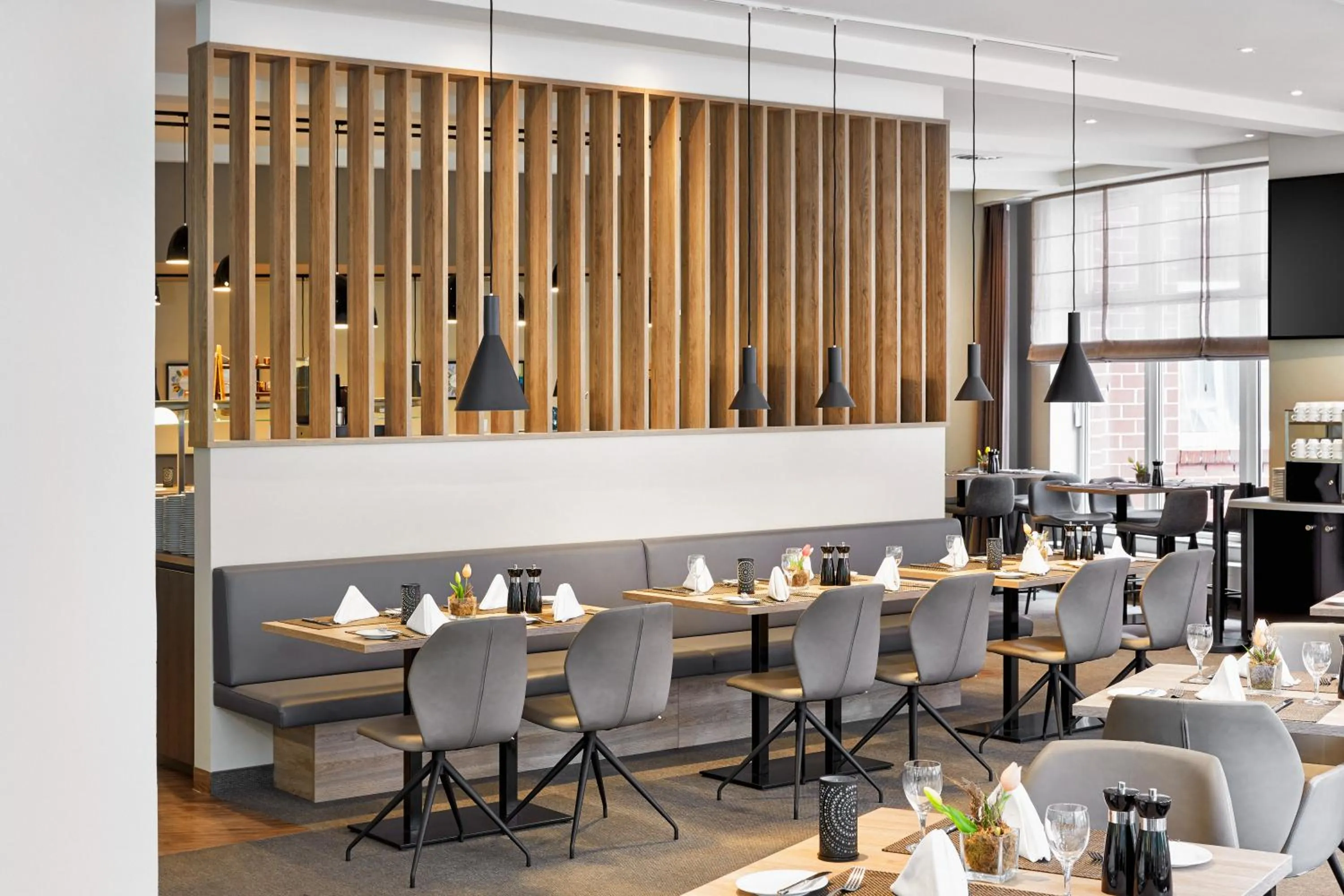 Restaurant/places to eat in H+ Hotel Köln Hürth