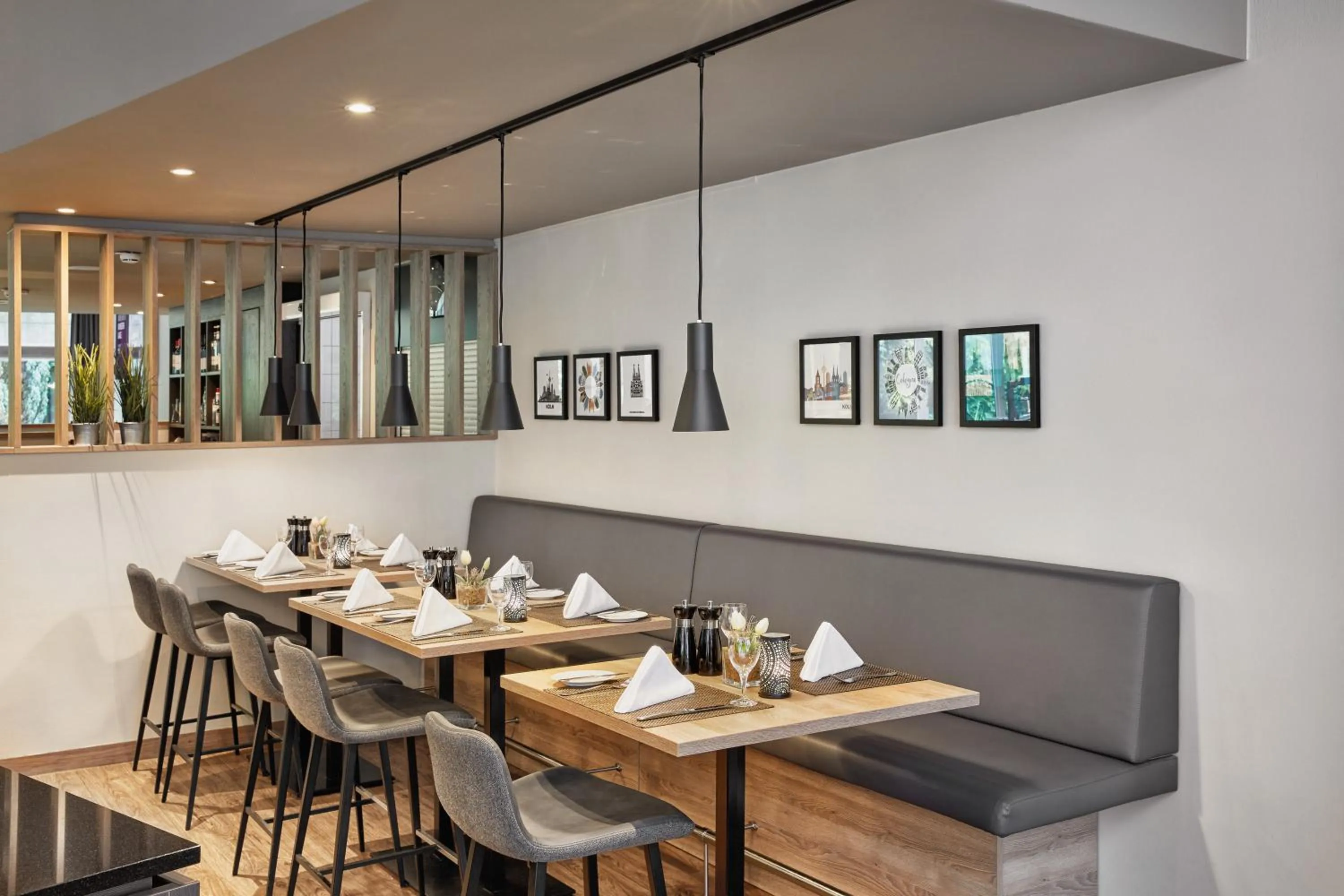 Restaurant/places to eat in H+ Hotel Köln Hürth