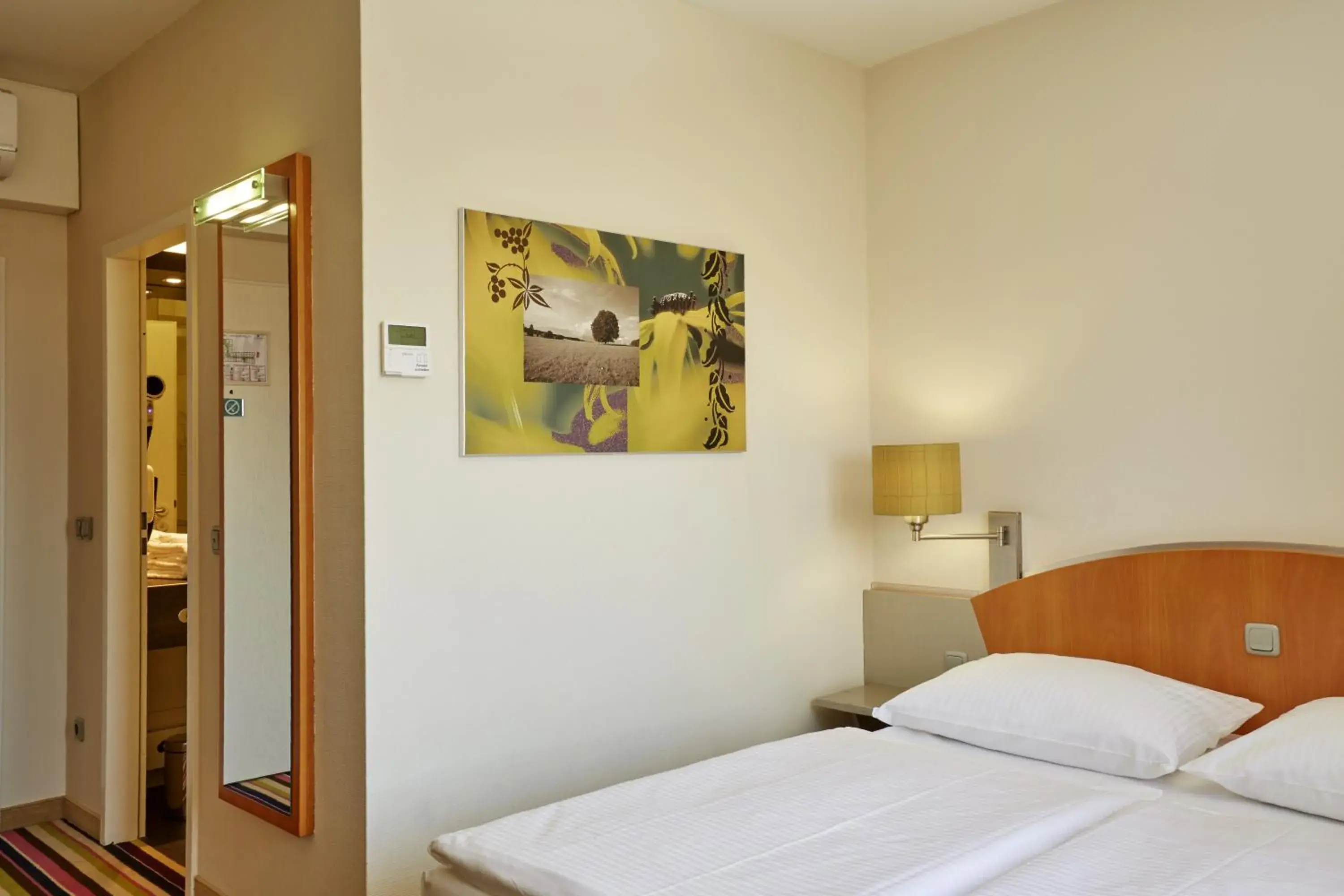 Bedroom, Bed in H+ Hotel Köln Hürth Bedroom, Bed in H+ Hotel Köln Hürth