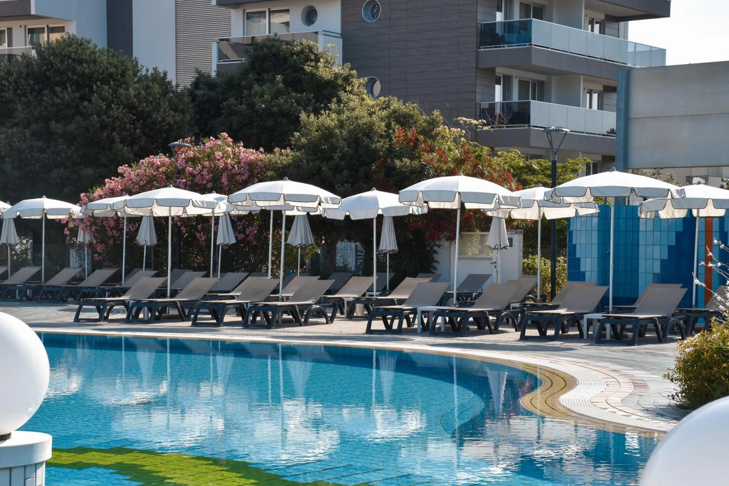 Property building in Aparthotel Holiday