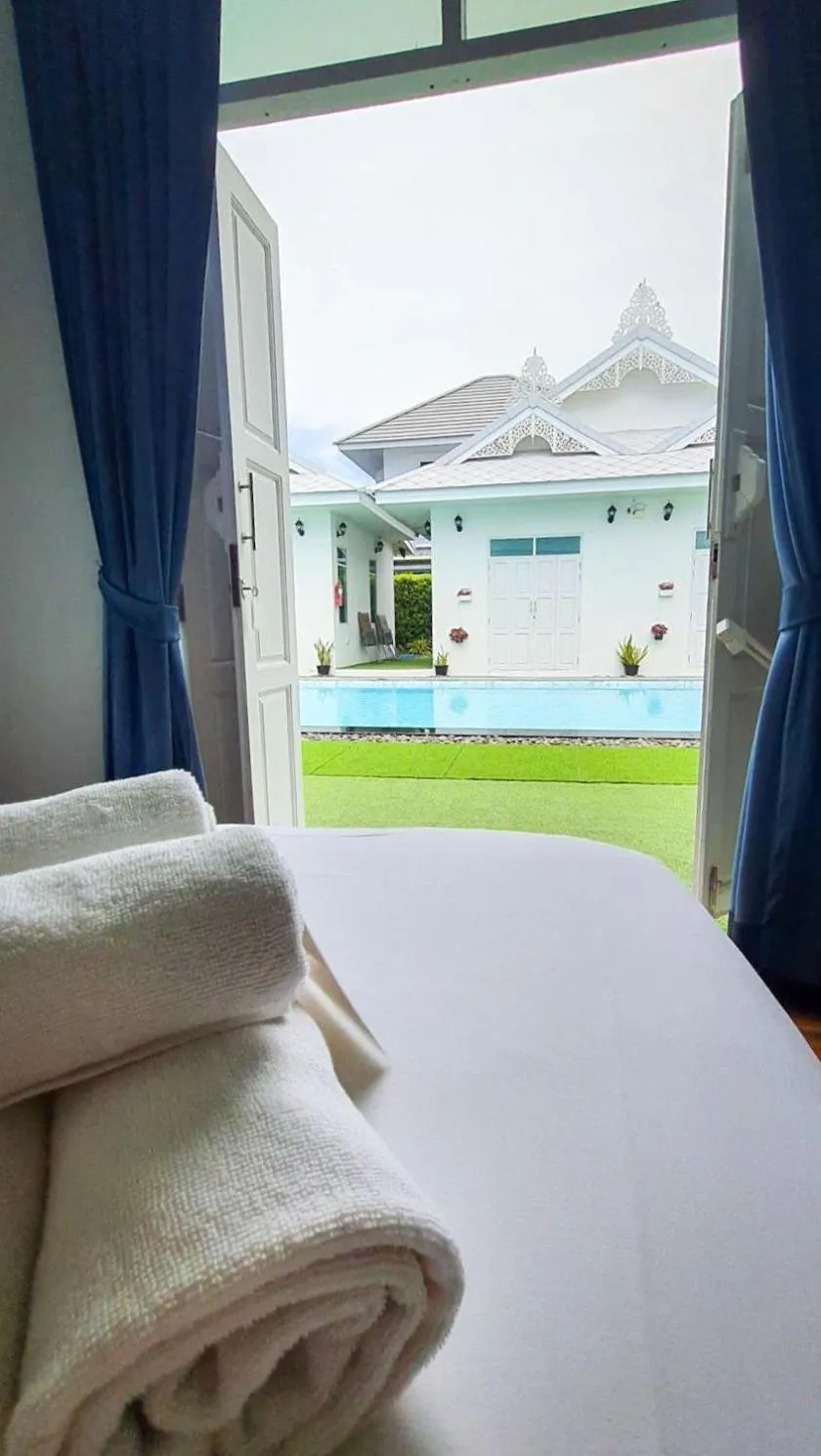 Photo of the whole room, Bed in Bianco House Resort