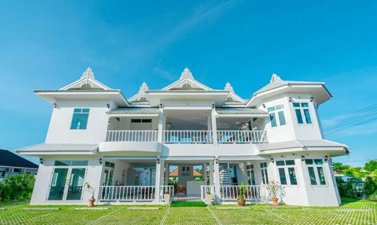 Facade/entrance in Bianco House Resort Facade/entrance in Bianco House Resort
