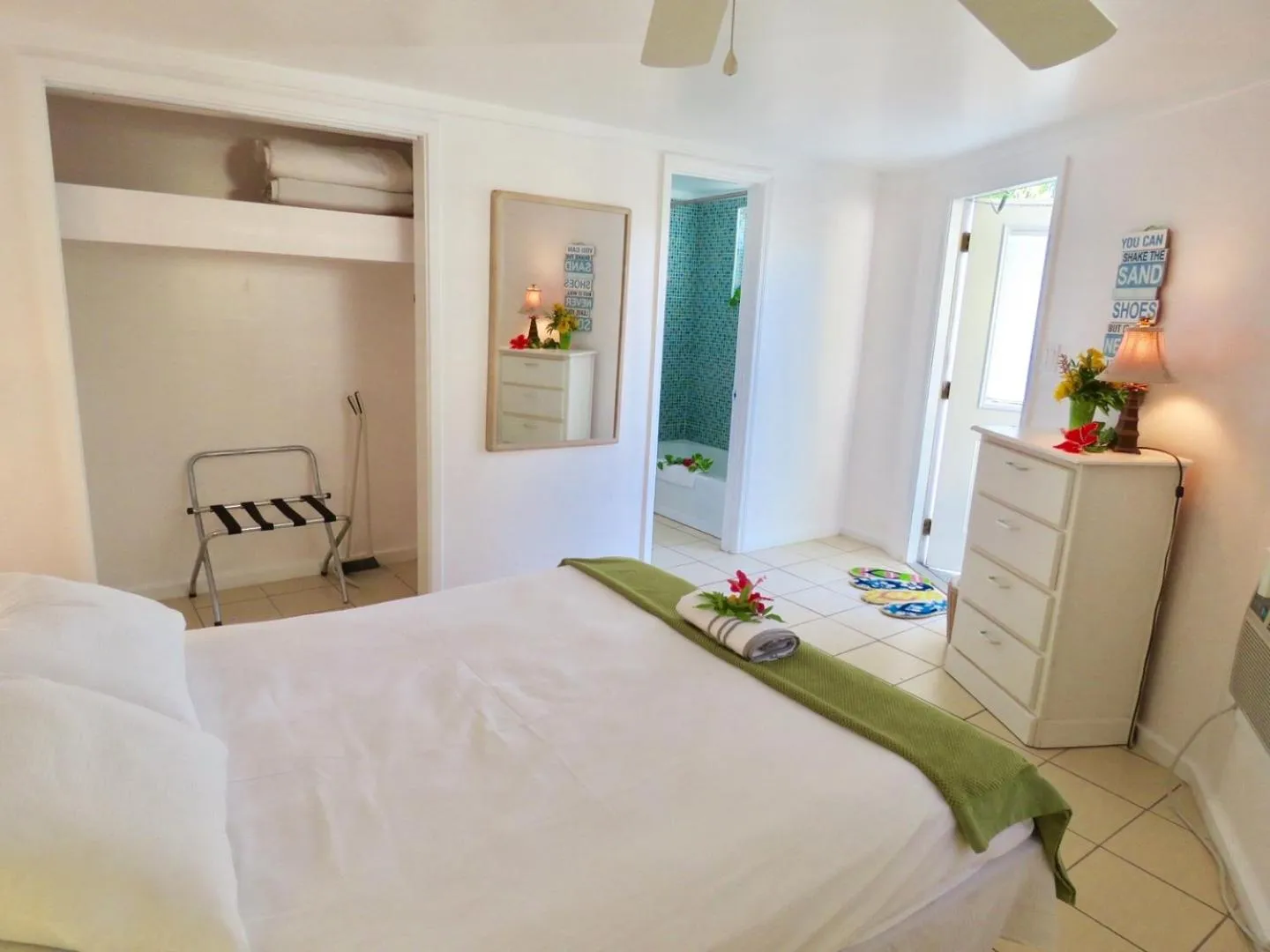 Bed in The Sunset Cove and Rainbow Room