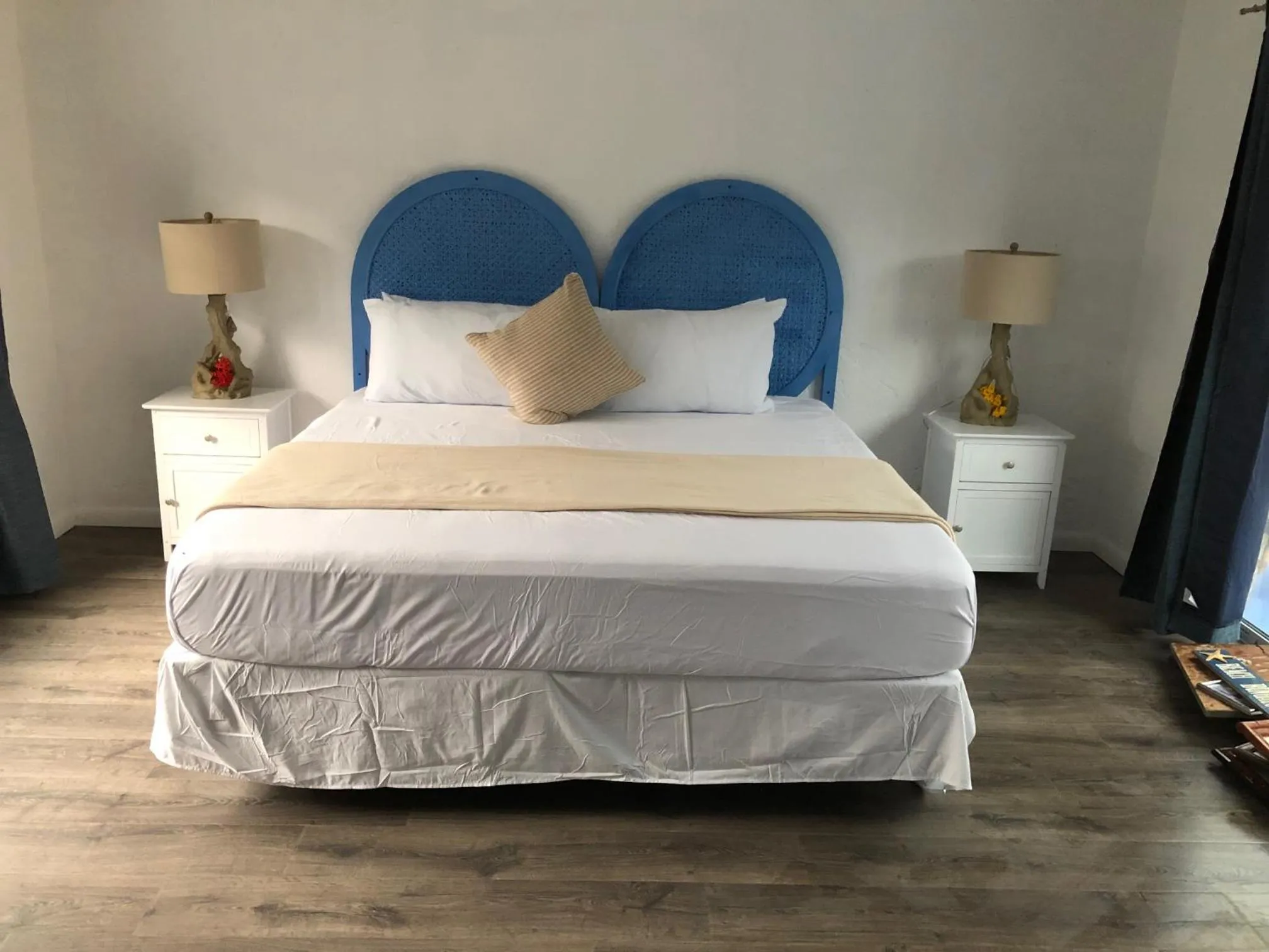 Bed in The Sunset Cove and Rainbow Room