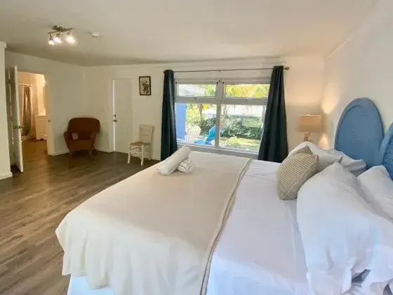 Bed in The Sunset Cove and Rainbow Room Bed in The Sunset Cove and Rainbow Room