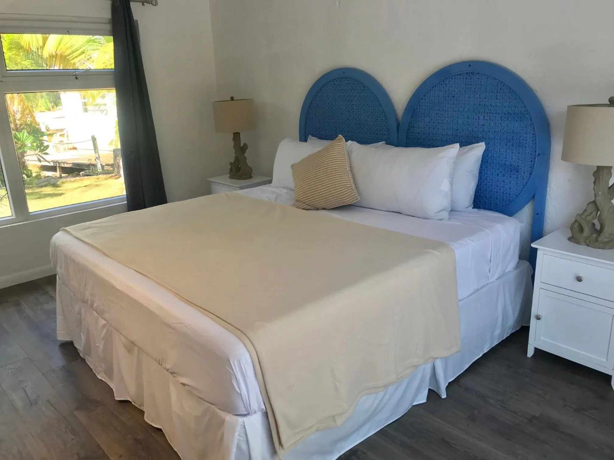 Bed in The Sunset Cove and Rainbow Room