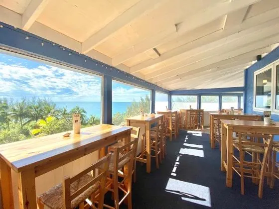 Restaurant/places to eat in The Sunset Cove and Rainbow Room