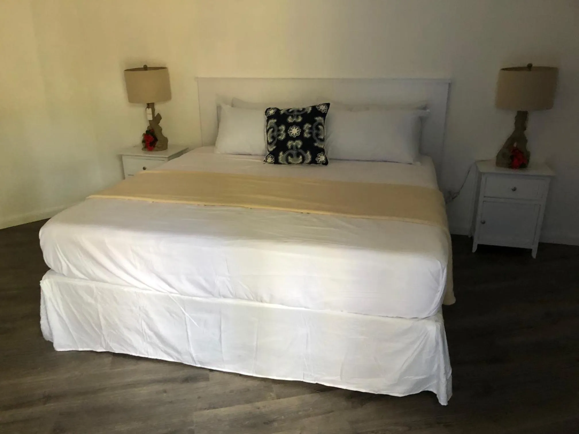 Bed in The Sunset Cove and Rainbow Room