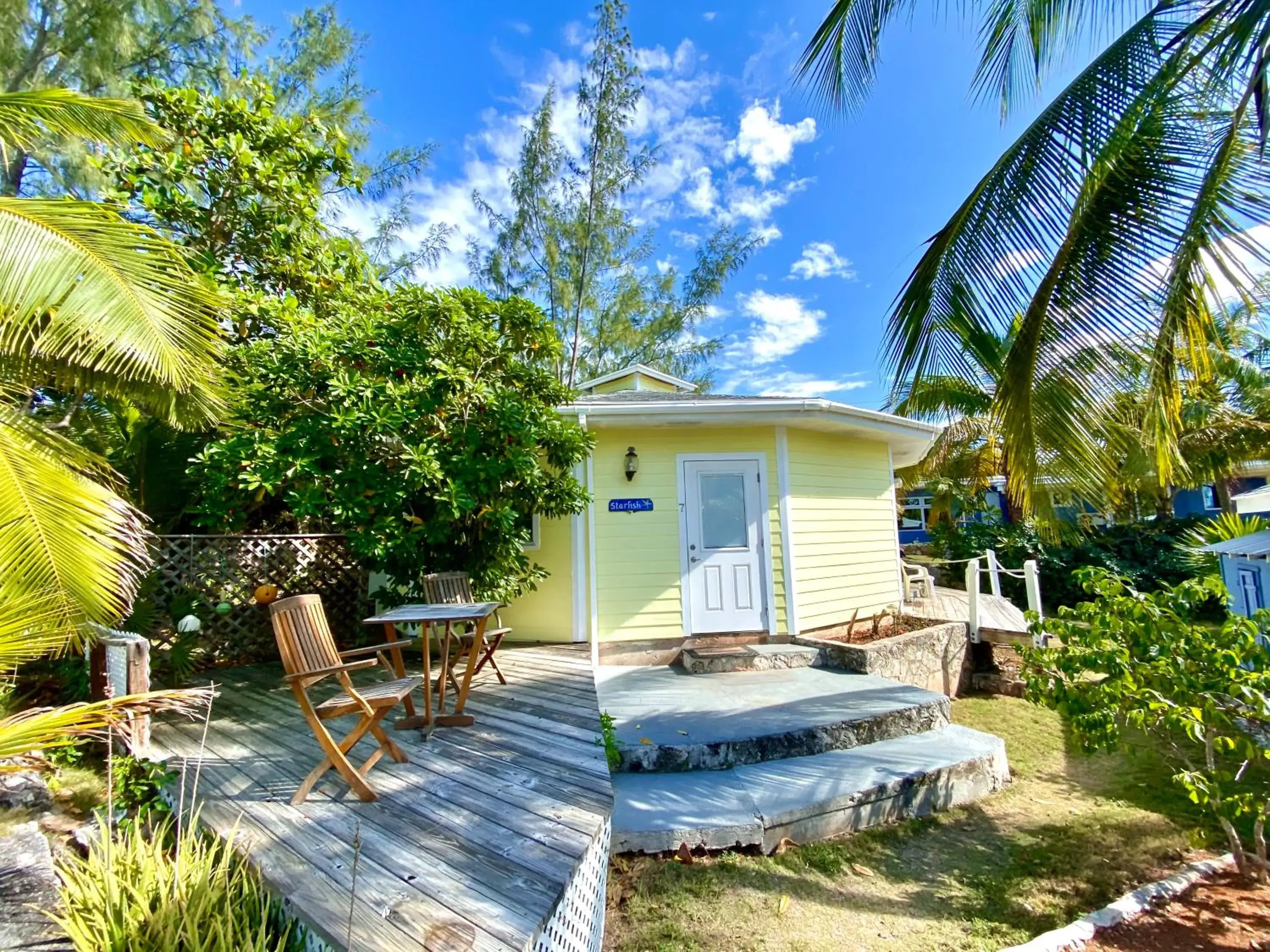 Cottage in The Sunset Cove and Rainbow Room Cottage in The Sunset Cove and Rainbow Room