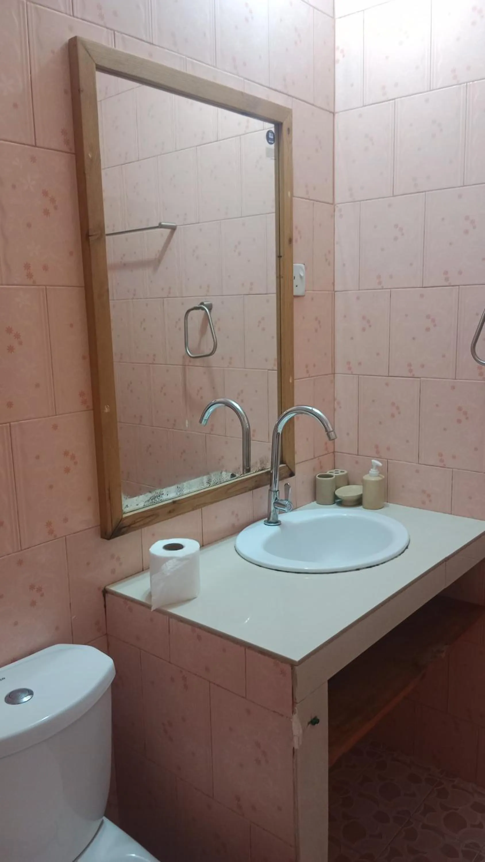 Toilet in Ocean Way Guraidhoo