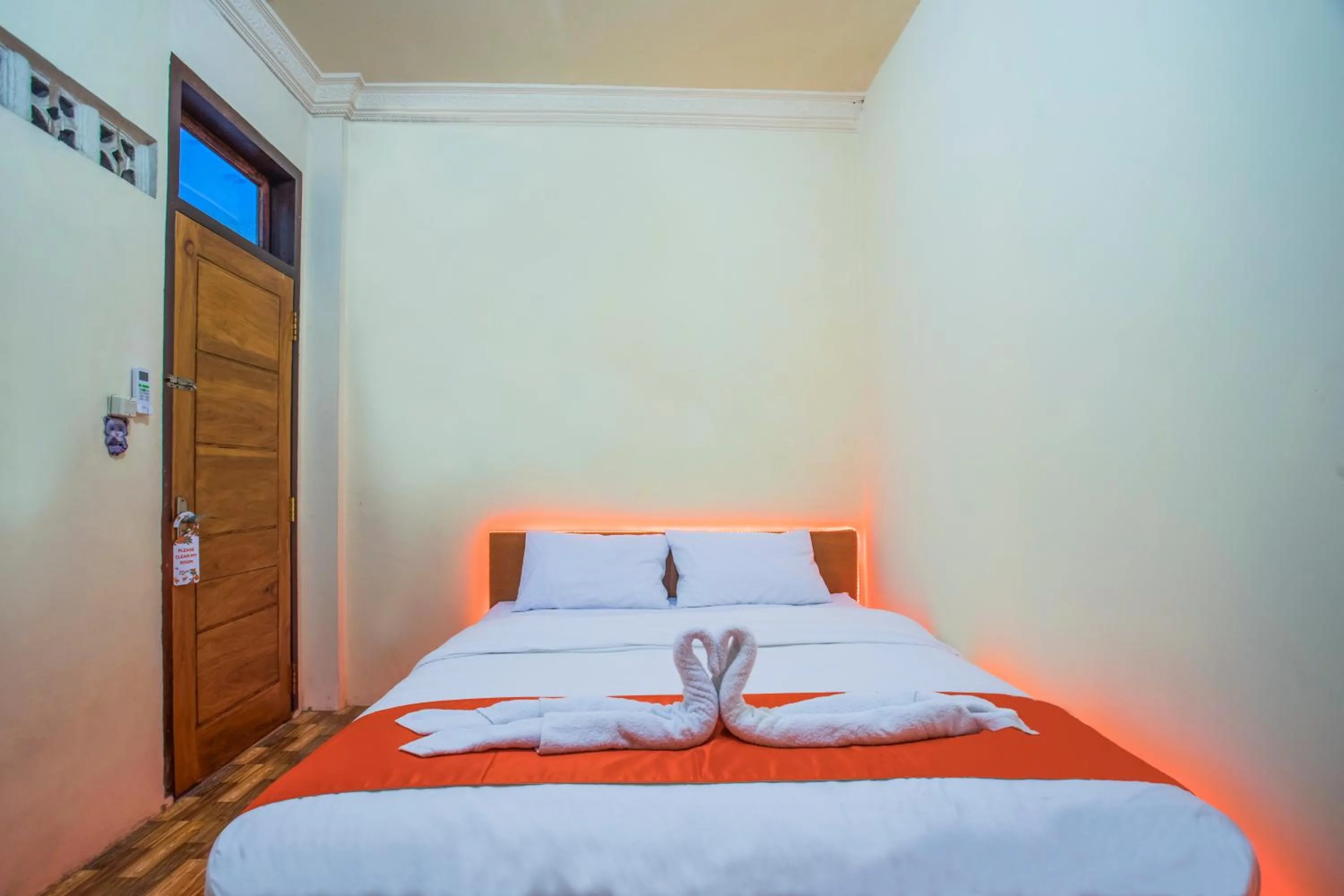 Bed in RedDoorz near Universitas Samratulangi Manado