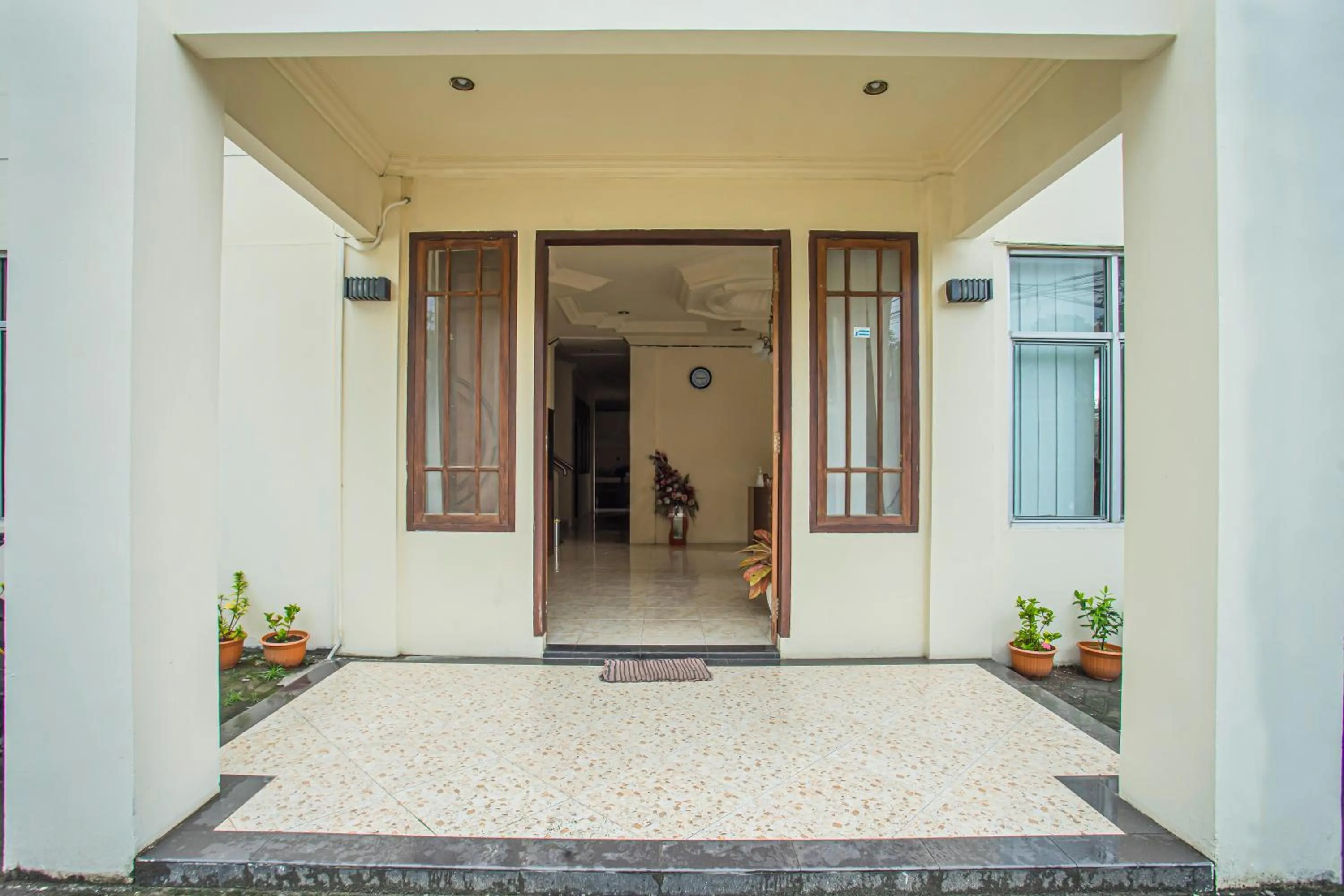 RedDoorz near Universitas Samratulangi Manado