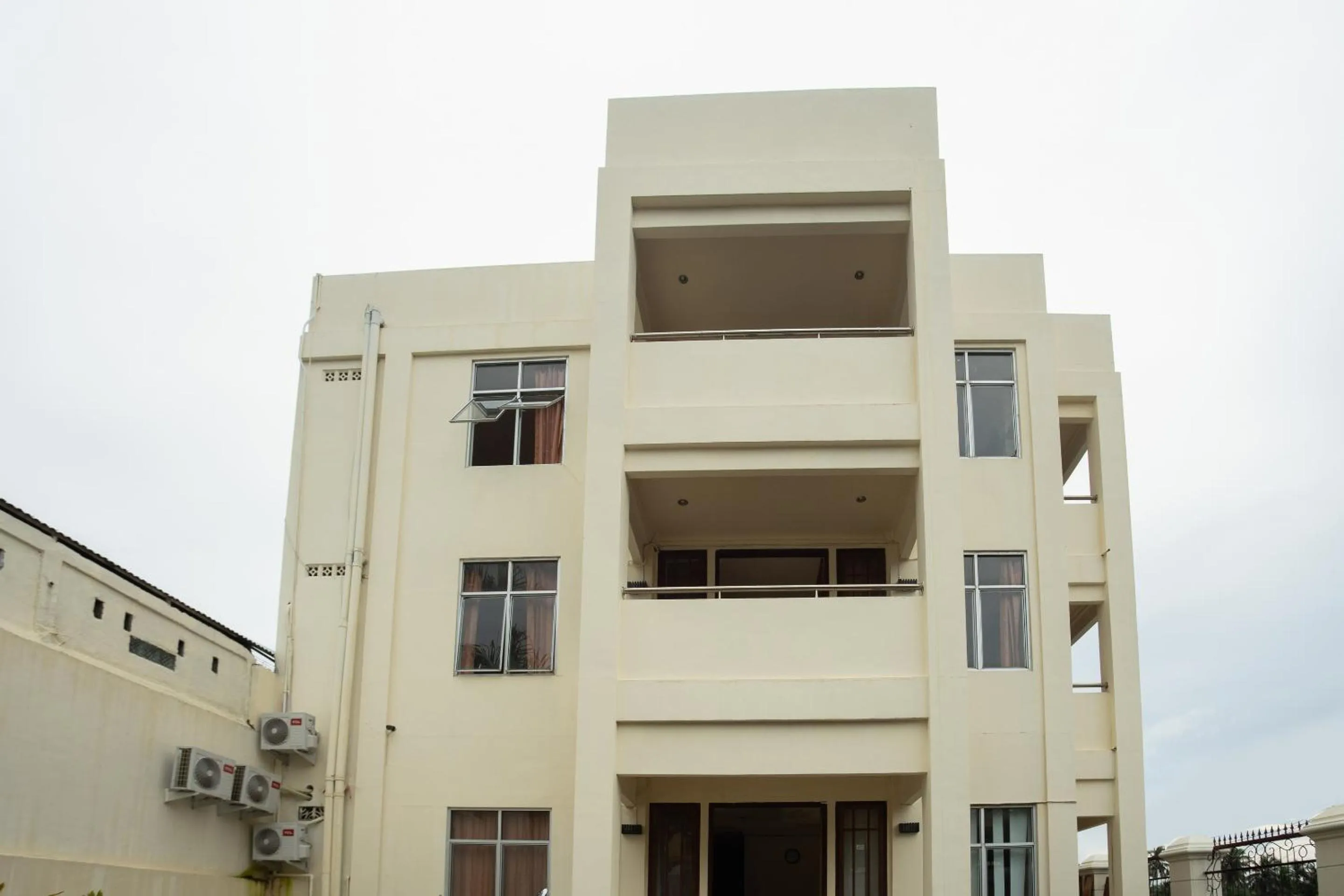 Property building in RedDoorz near Universitas Samratulangi Manado