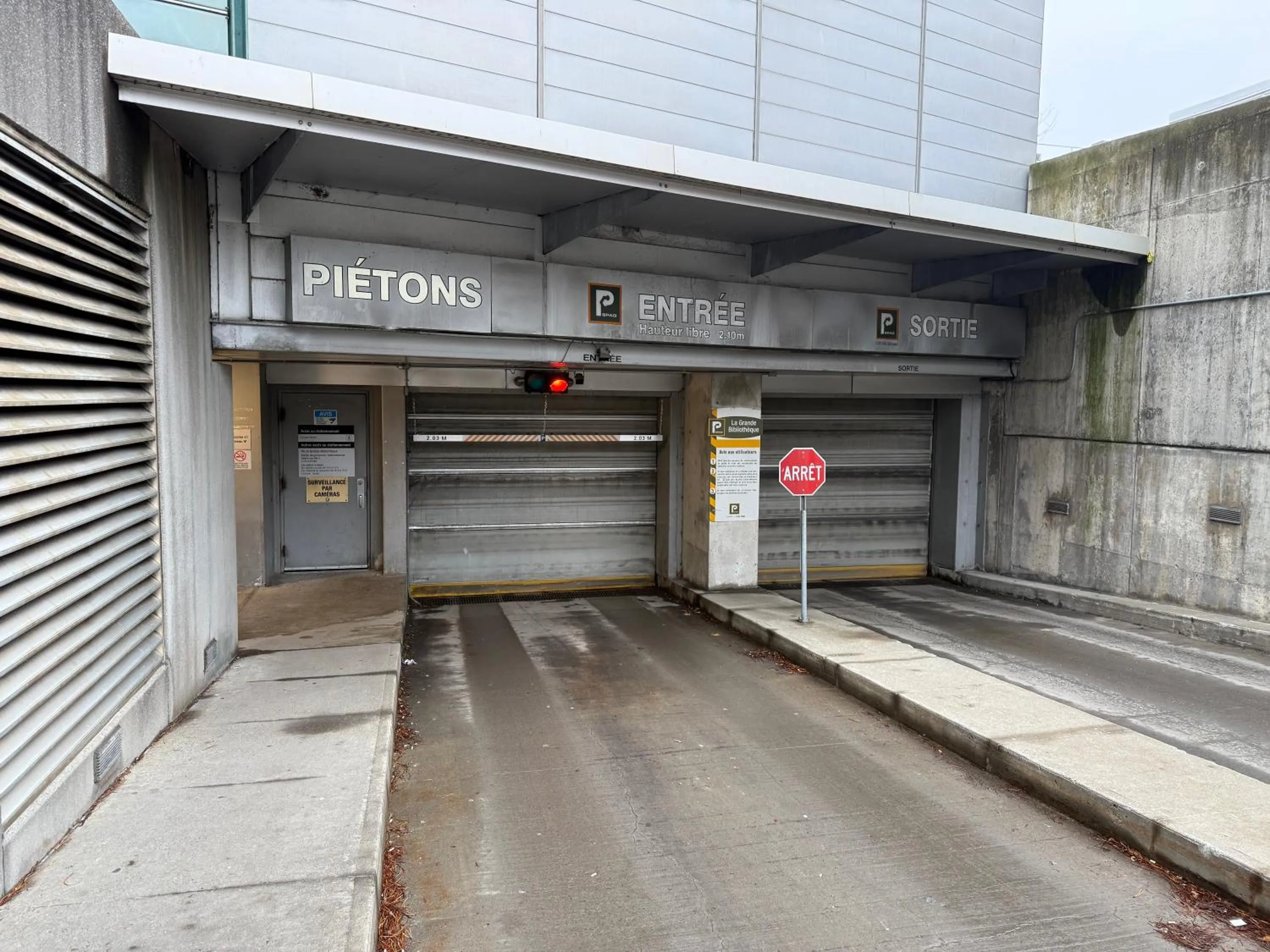 Parking in Auberge du Plateau