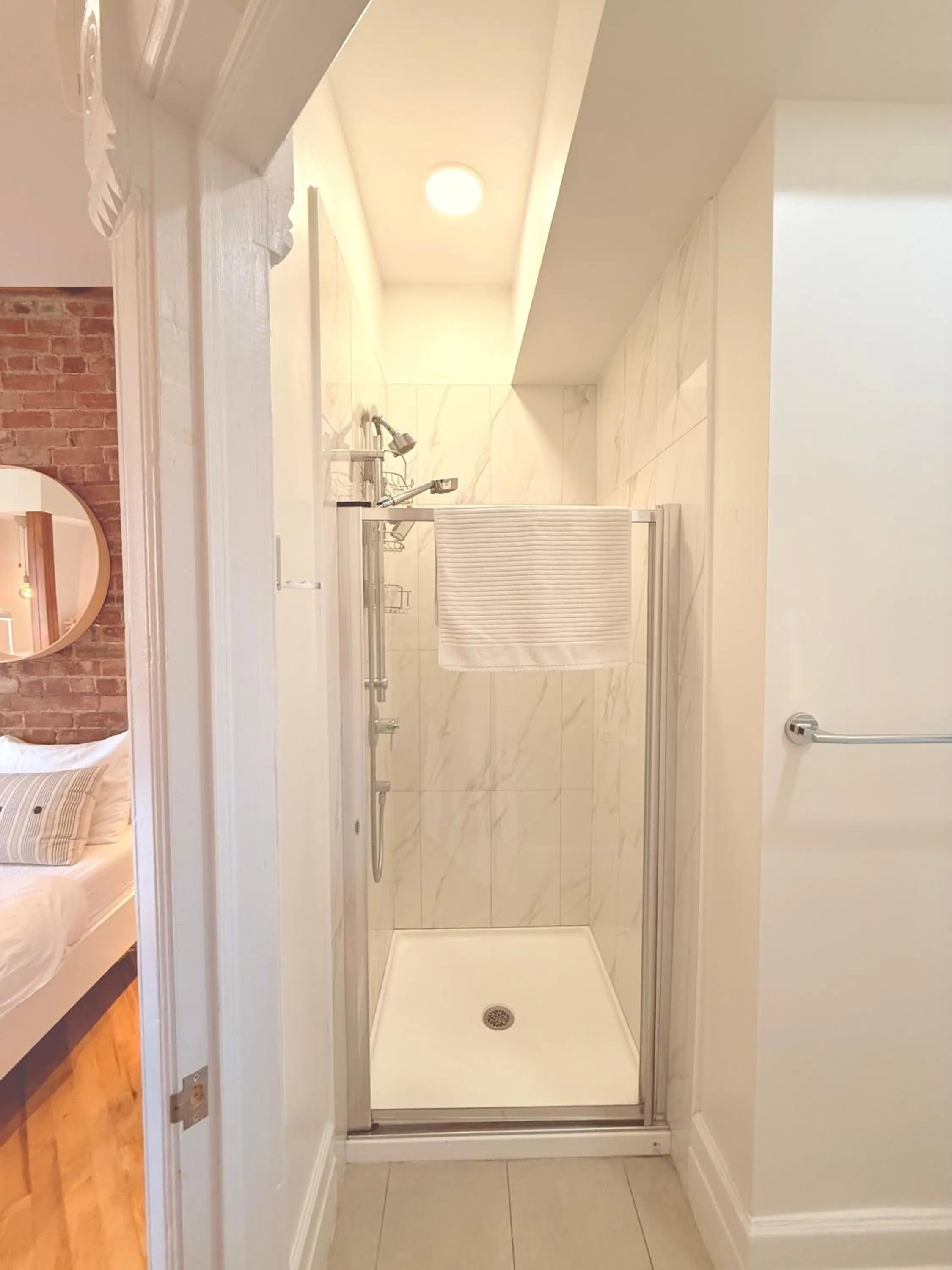 Shower in Auberge du Plateau