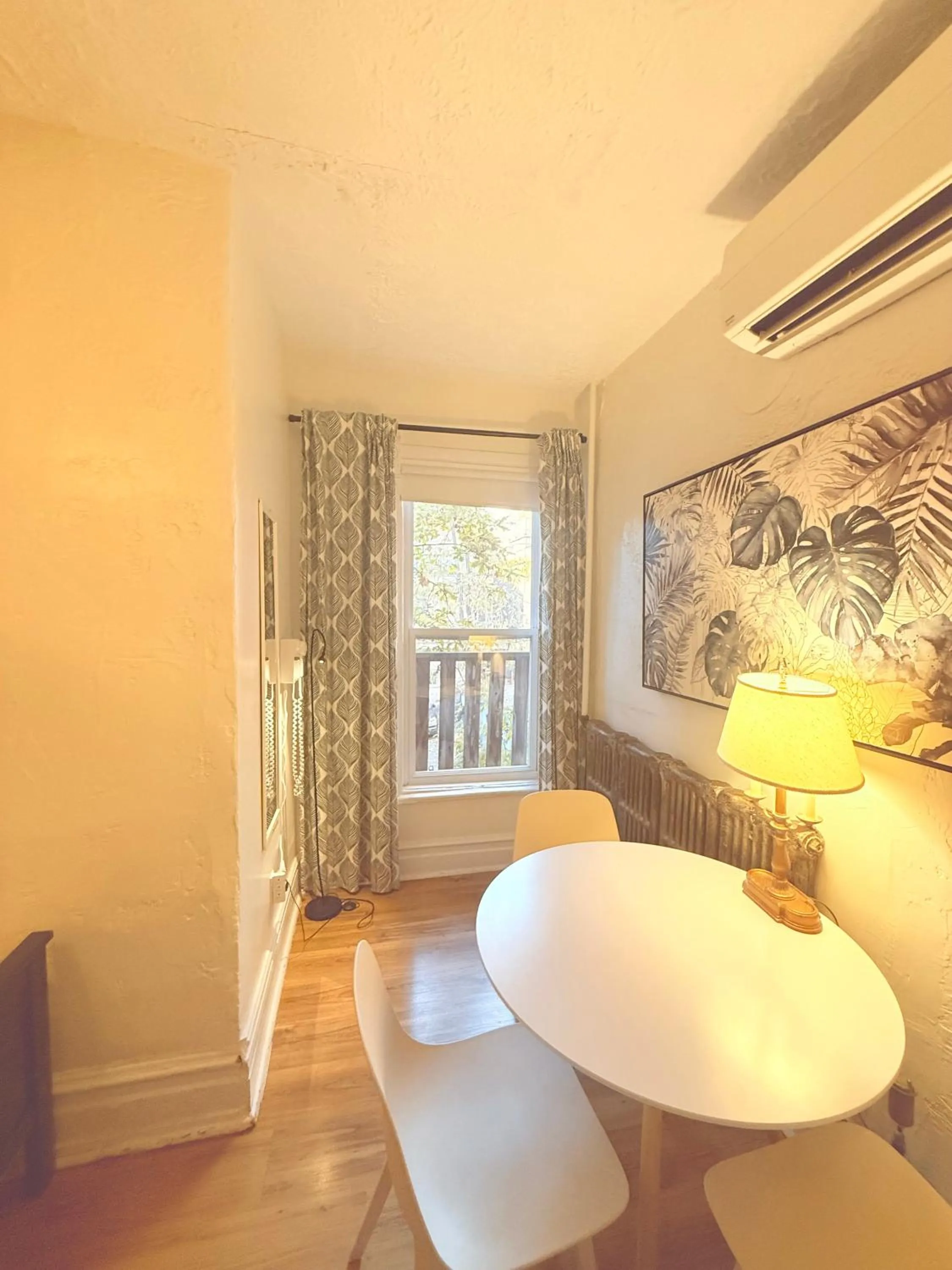 Seating area in Auberge du Plateau