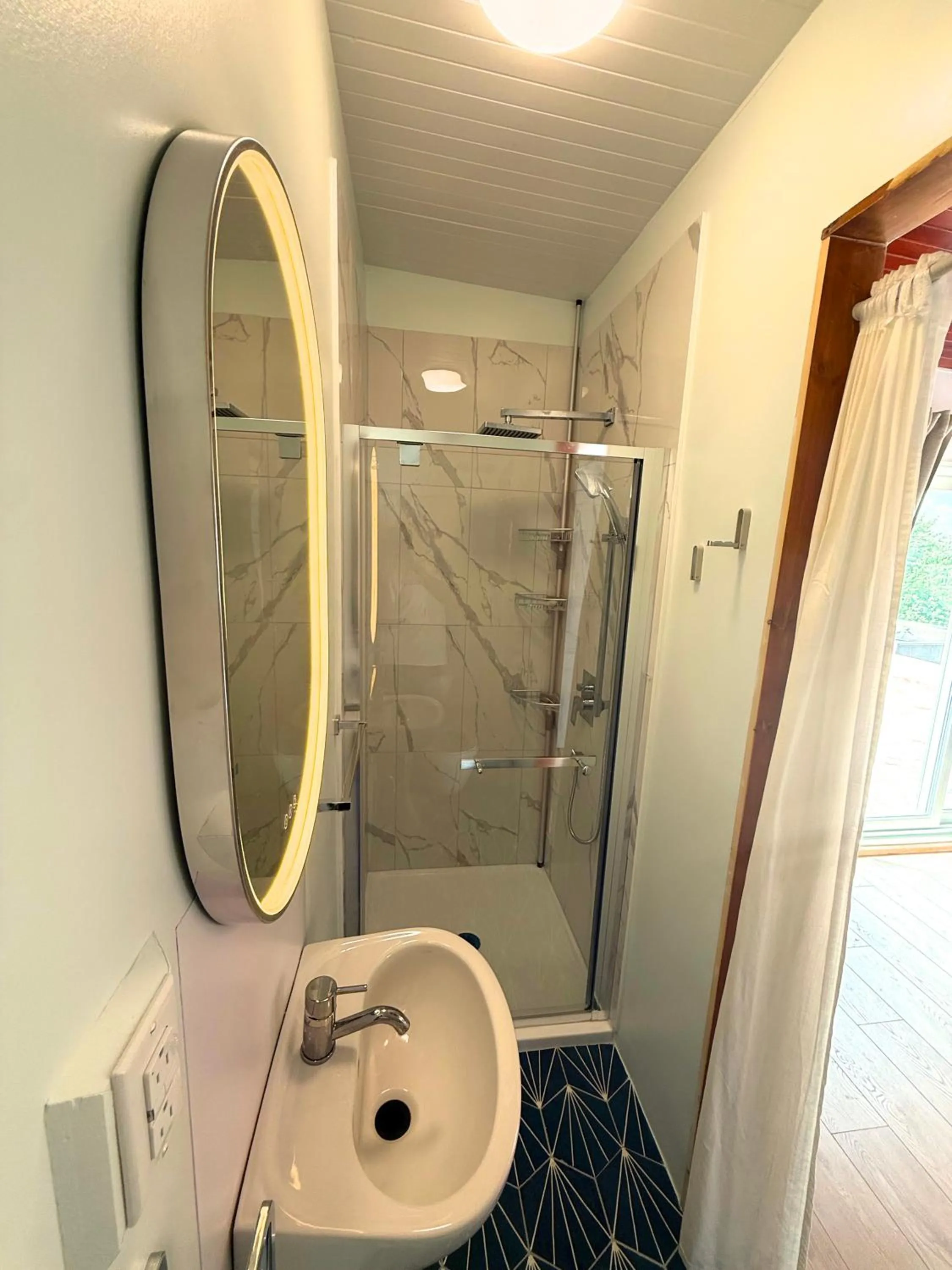 Shower in Auberge du Plateau