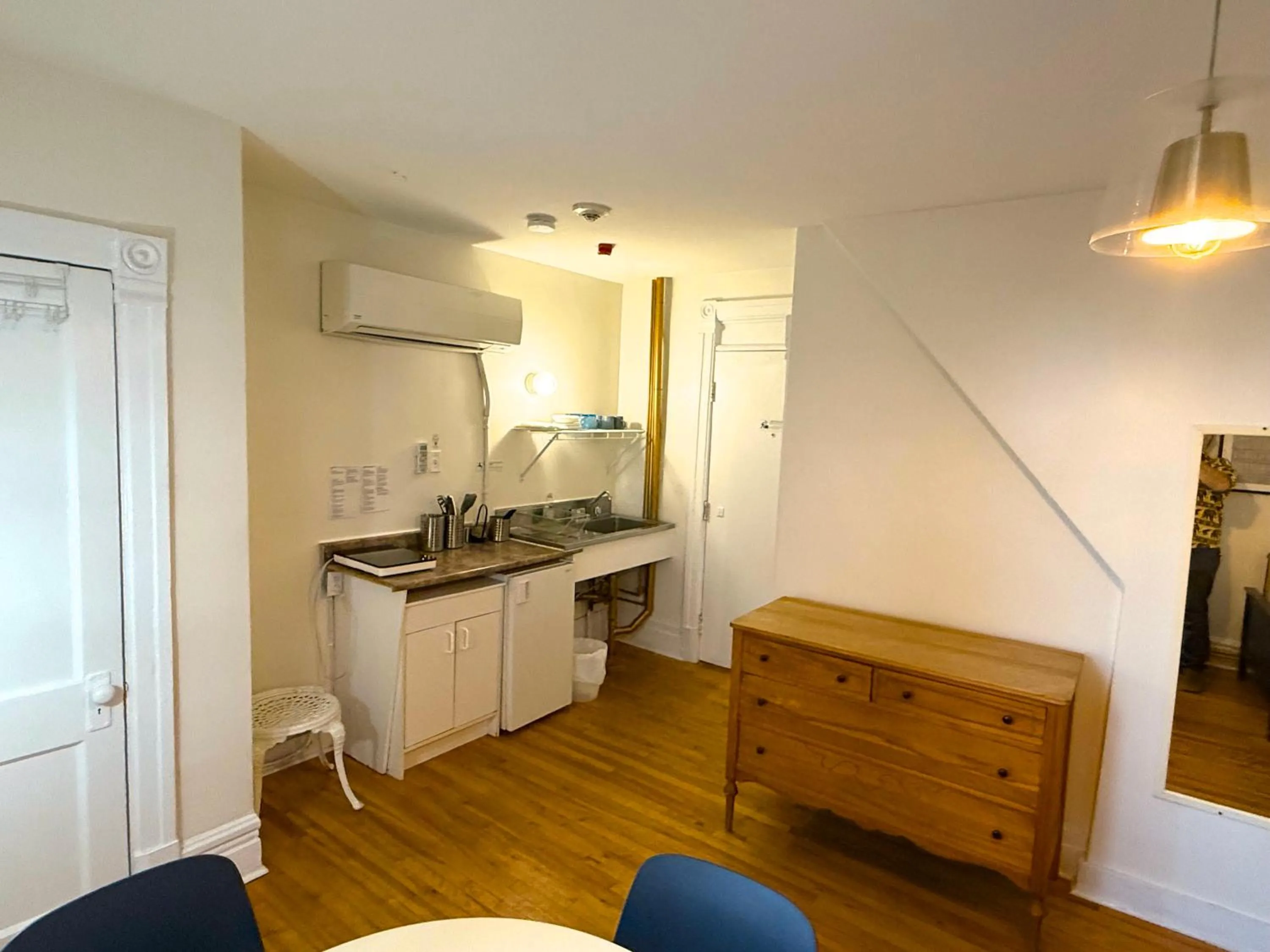 Kitchen or kitchenette in Auberge du Plateau