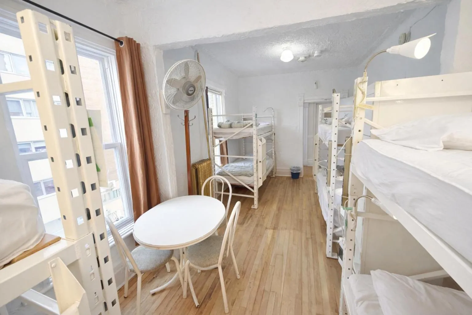 Photo of the whole room, Bed in Auberge du Plateau