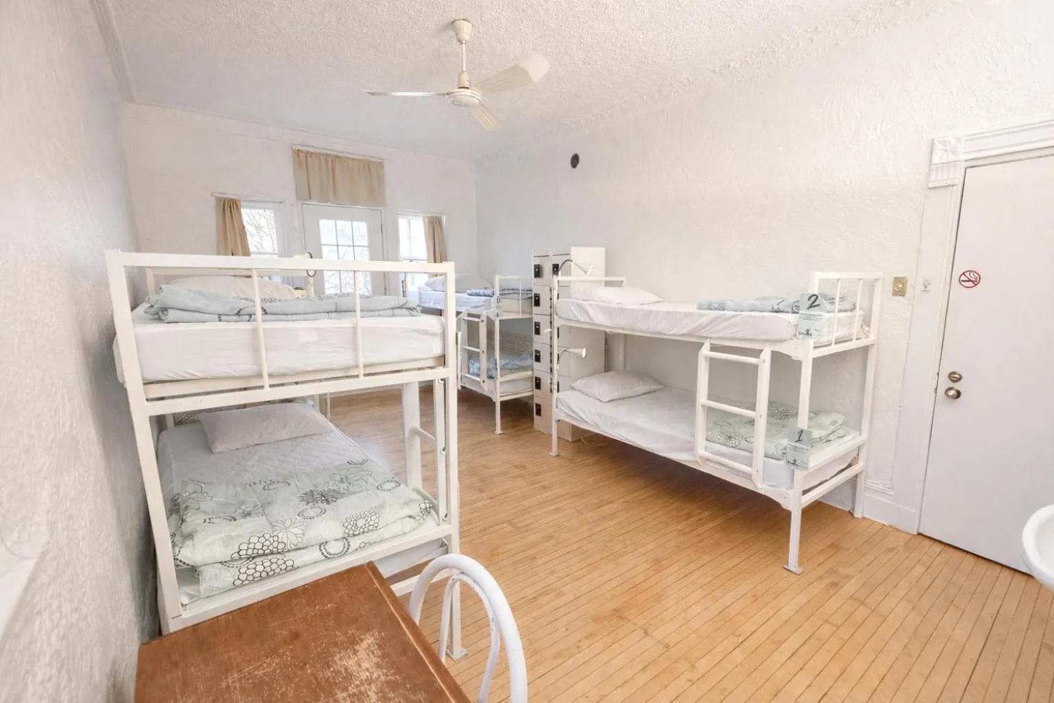 Photo of the whole room, Bed in Auberge du Plateau