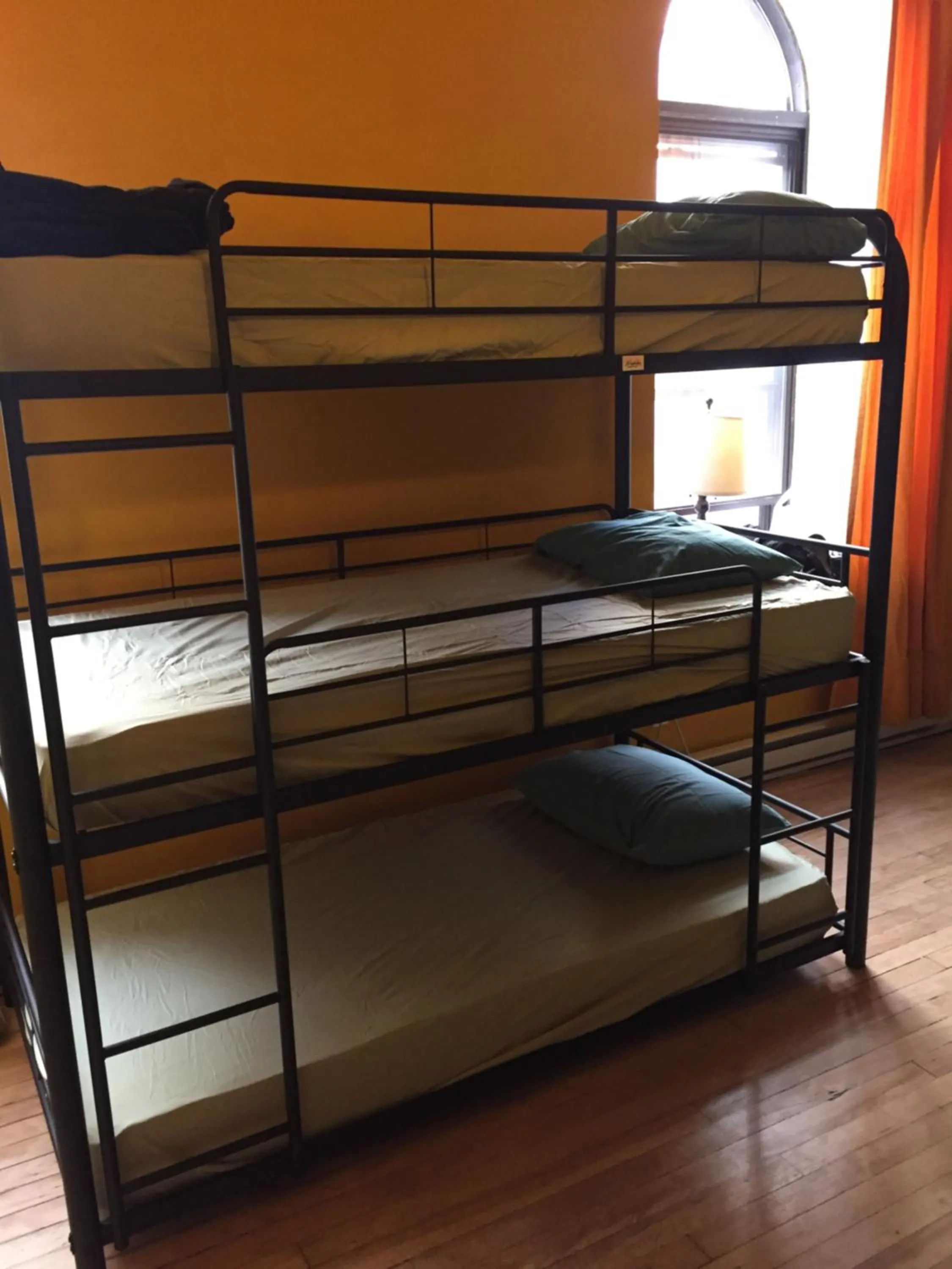 bunk bed, Bed in Auberge Alternative