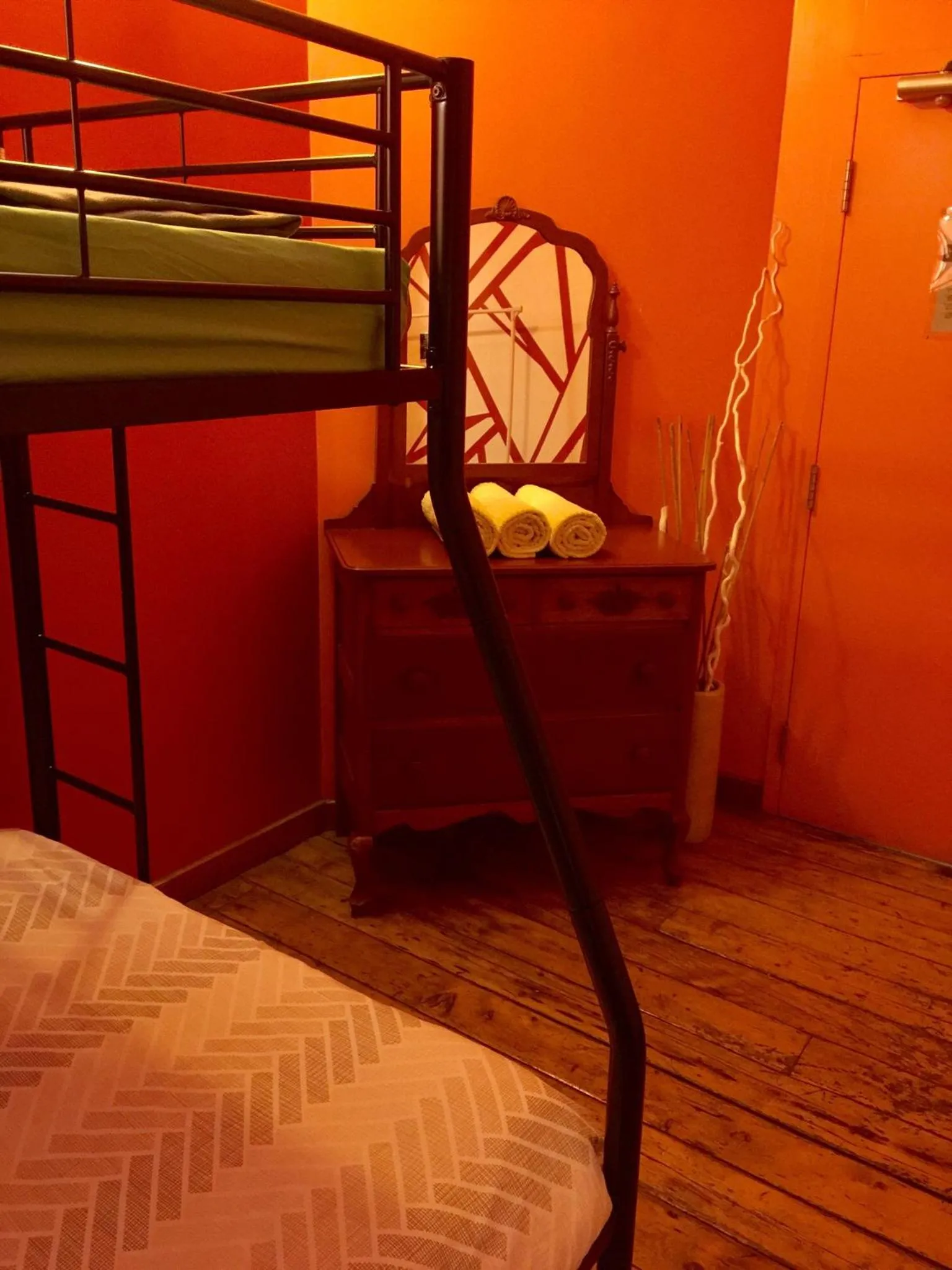 Bedroom, Bed in Auberge Alternative