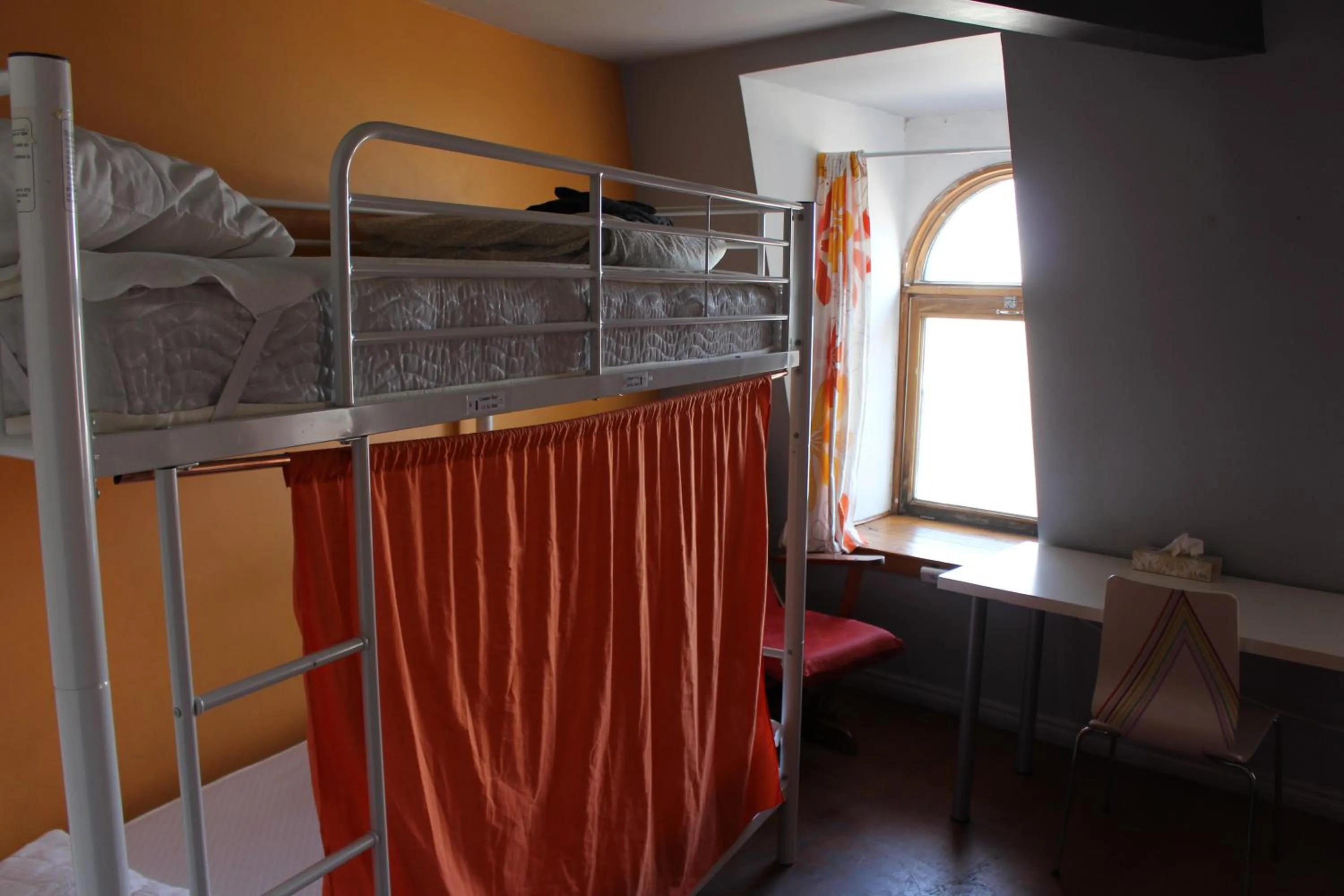 bunk bed, Bed in Auberge Alternative