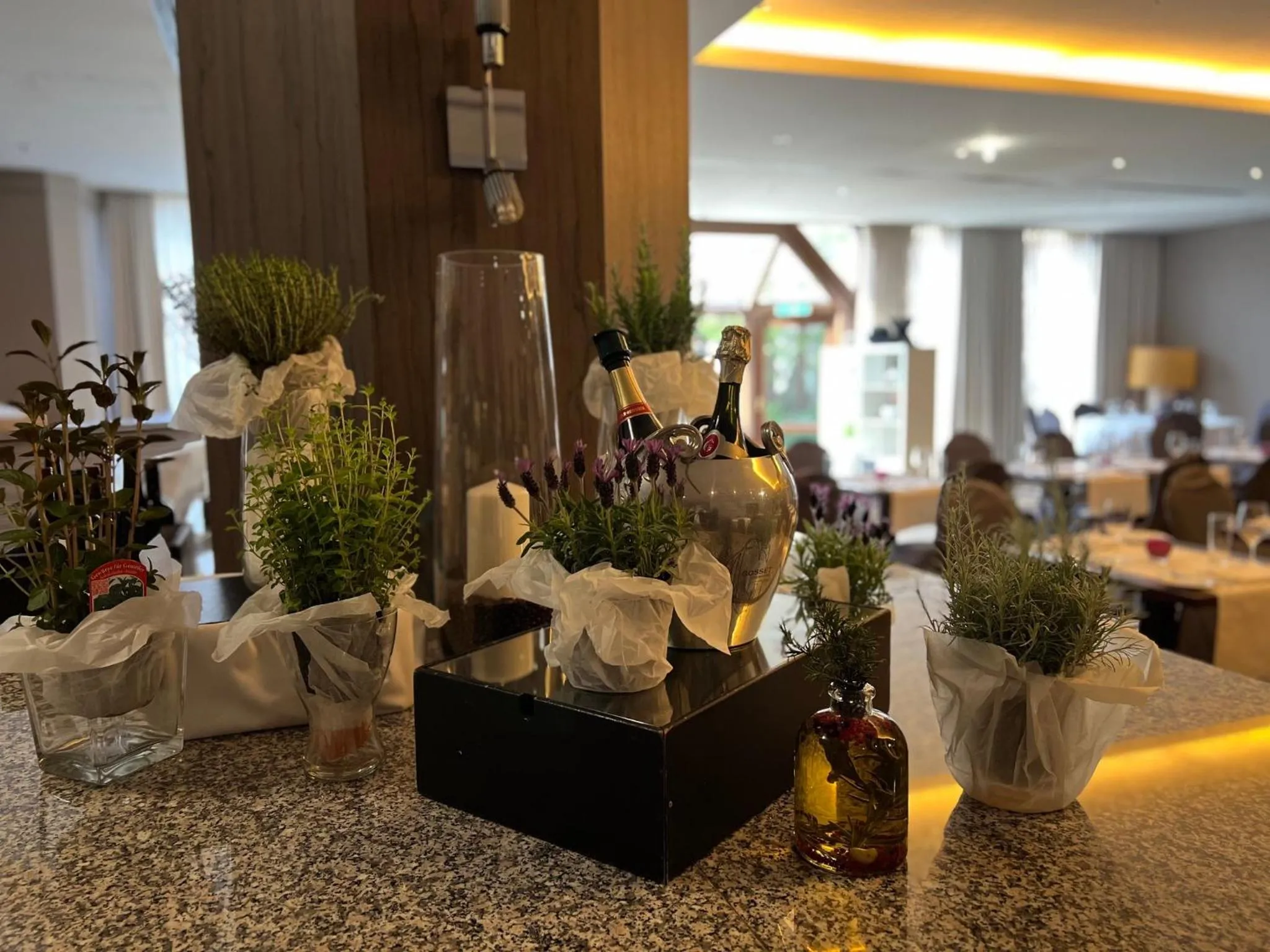 Restaurant/places to eat in Crowne Plaza Düsseldorf - Neuss by IHG