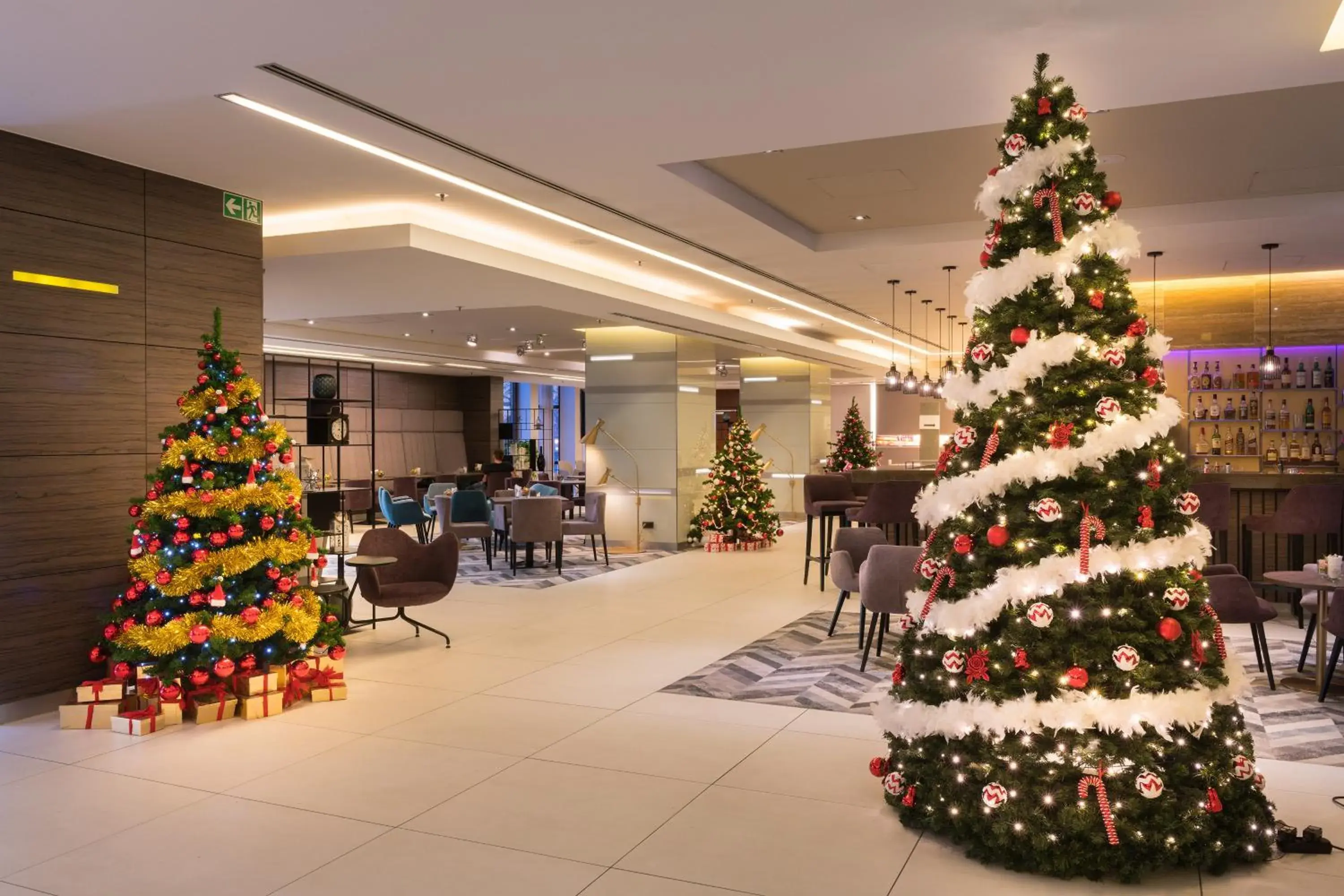 Lobby or reception in Crowne Plaza Düsseldorf - Neuss by IHG Lobby or reception in Crowne Plaza Düsseldorf - Neuss by IHG