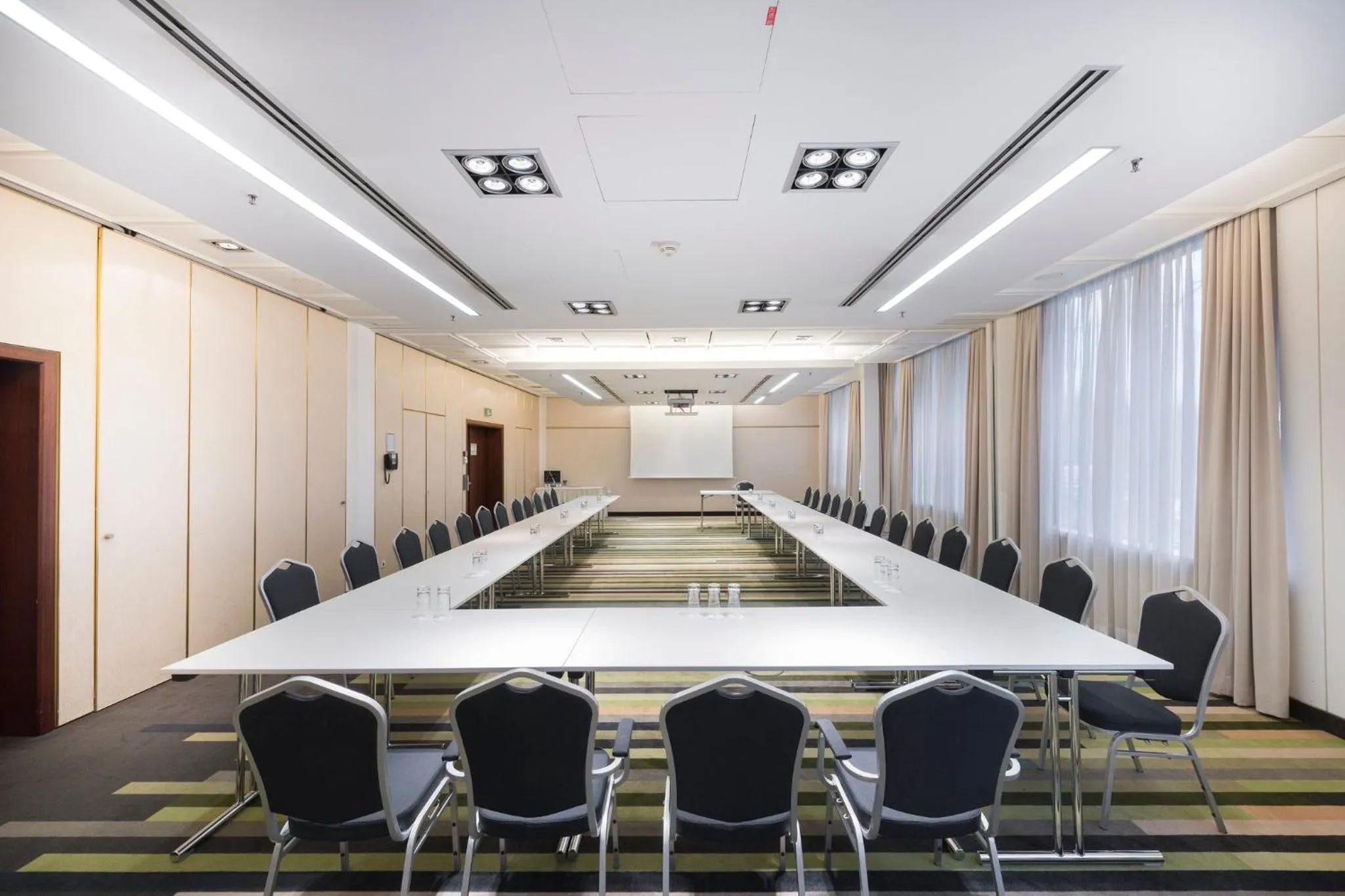 Meeting/conference room in Crowne Plaza Düsseldorf - Neuss by IHG