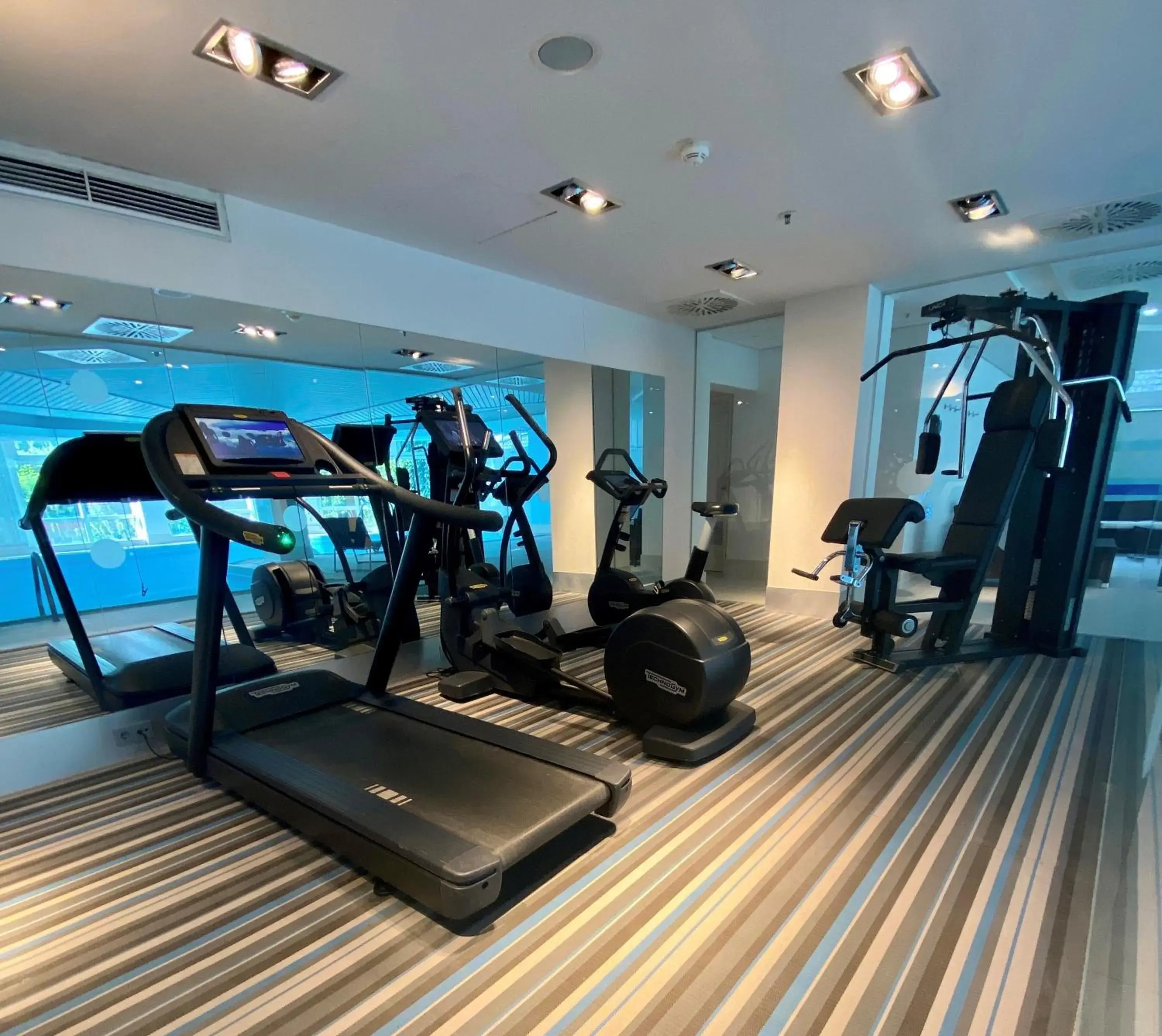 Fitness centre/facilities in Crowne Plaza Düsseldorf - Neuss by IHG Fitness centre/facilities in Crowne Plaza Düsseldorf - Neuss by IHG