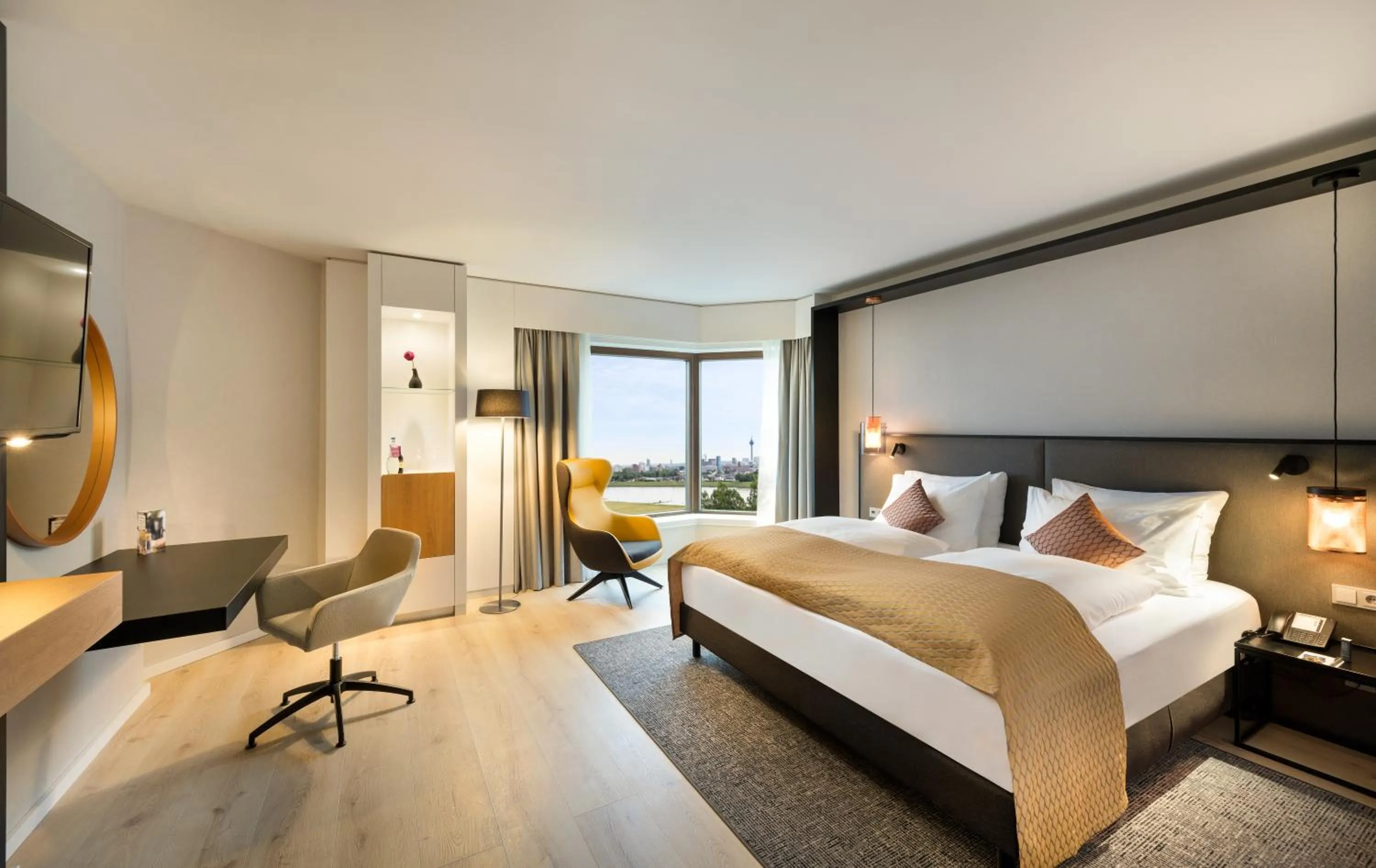 Photo of the whole room, Bed in Crowne Plaza Düsseldorf - Neuss by IHG