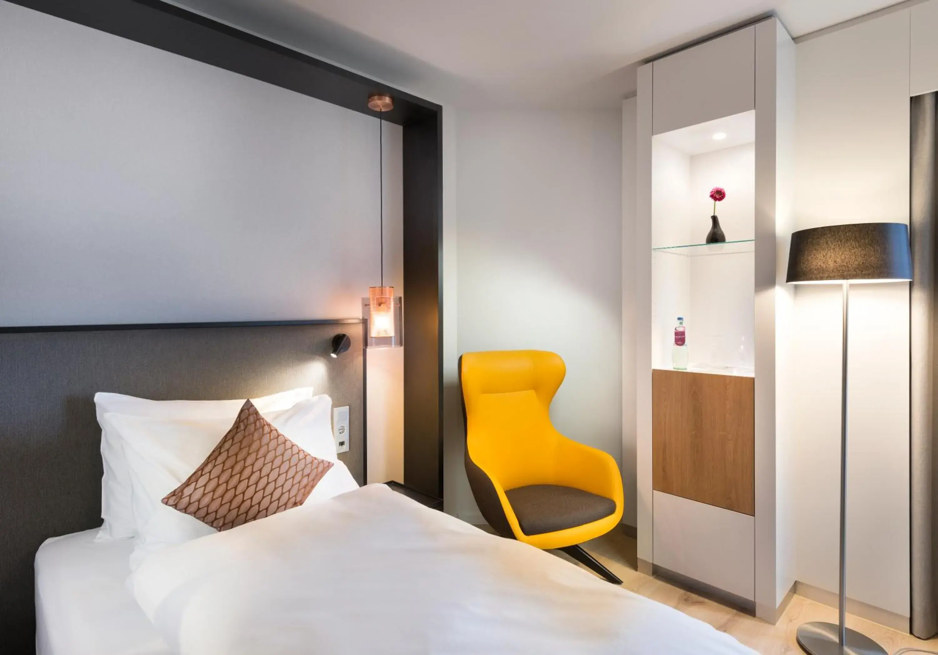 Bedroom, Bed in Crowne Plaza Düsseldorf - Neuss by IHG Bedroom, Bed in Crowne Plaza Düsseldorf - Neuss by IHG