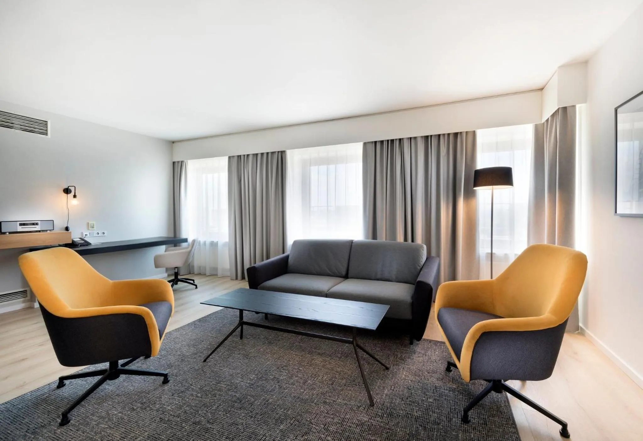 Photo of the whole room in Crowne Plaza Düsseldorf - Neuss by IHG