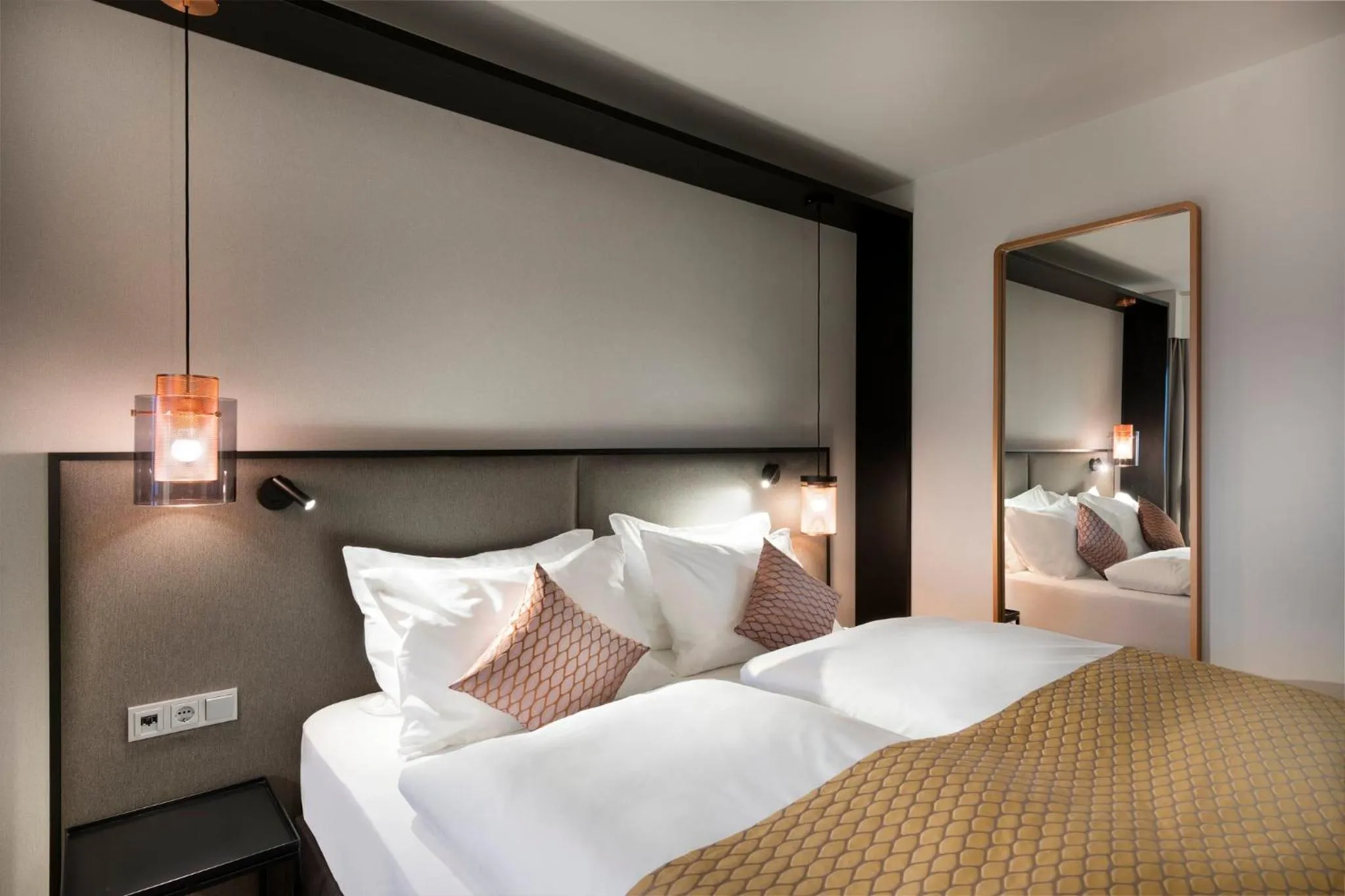 Photo of the whole room, Bed in Crowne Plaza Düsseldorf - Neuss by IHG