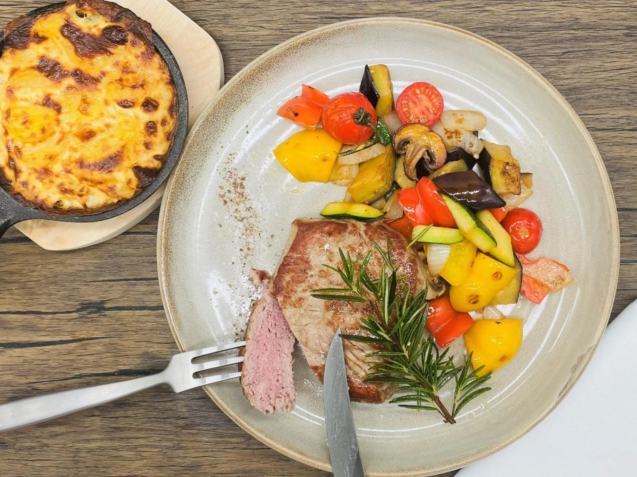 Restaurant/places to eat in Crowne Plaza Düsseldorf - Neuss by IHG