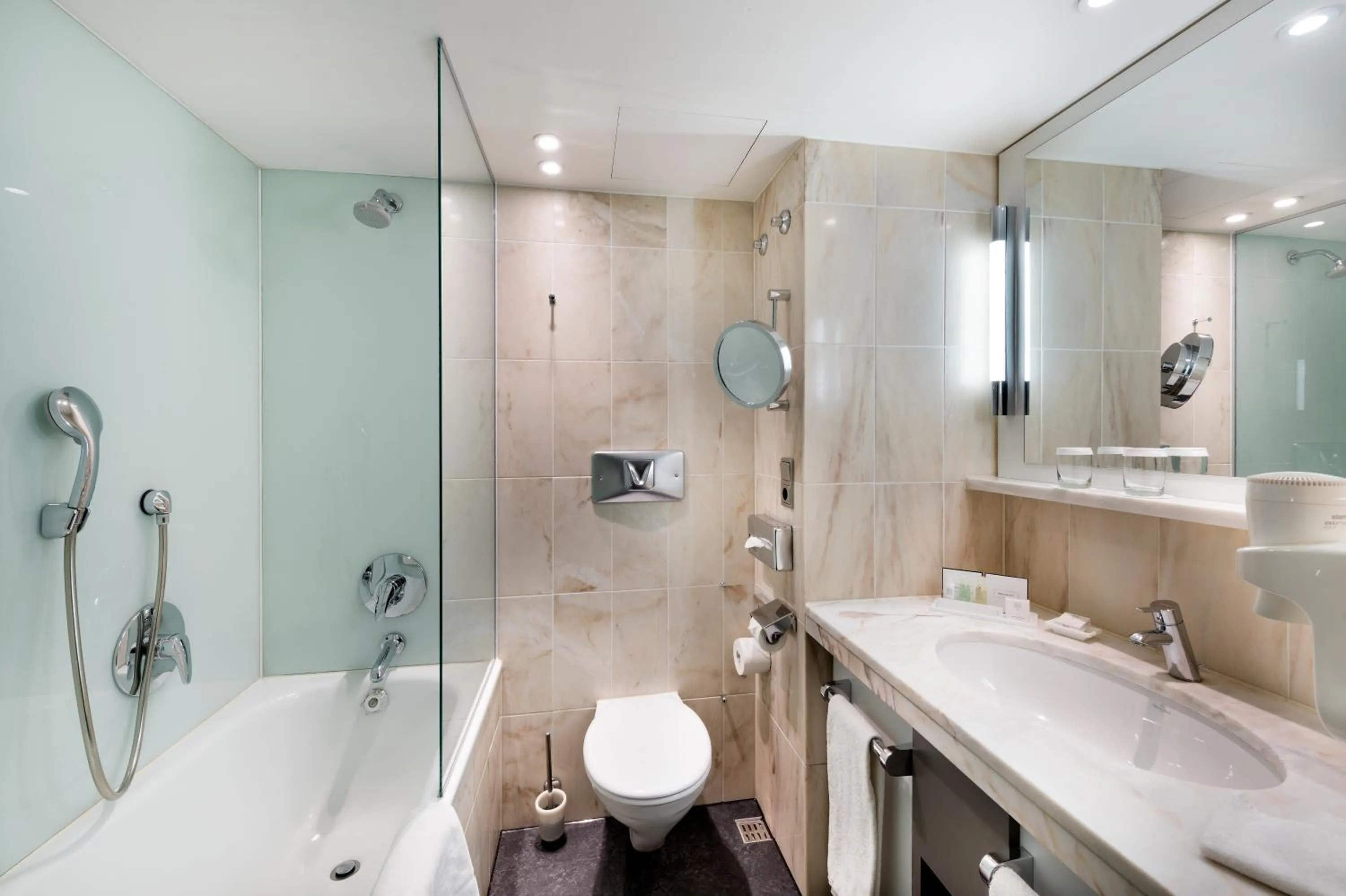 Bathroom in Crowne Plaza Düsseldorf - Neuss by IHG