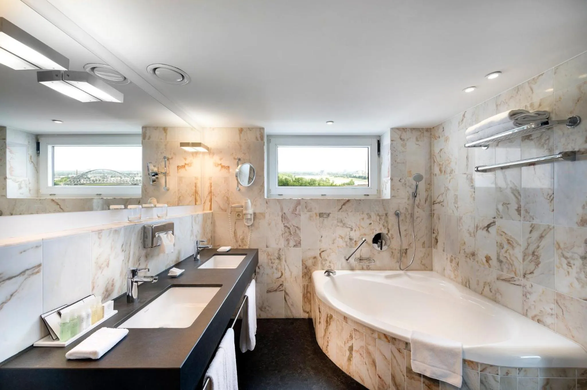 Photo of the whole room in Crowne Plaza Düsseldorf - Neuss by IHG