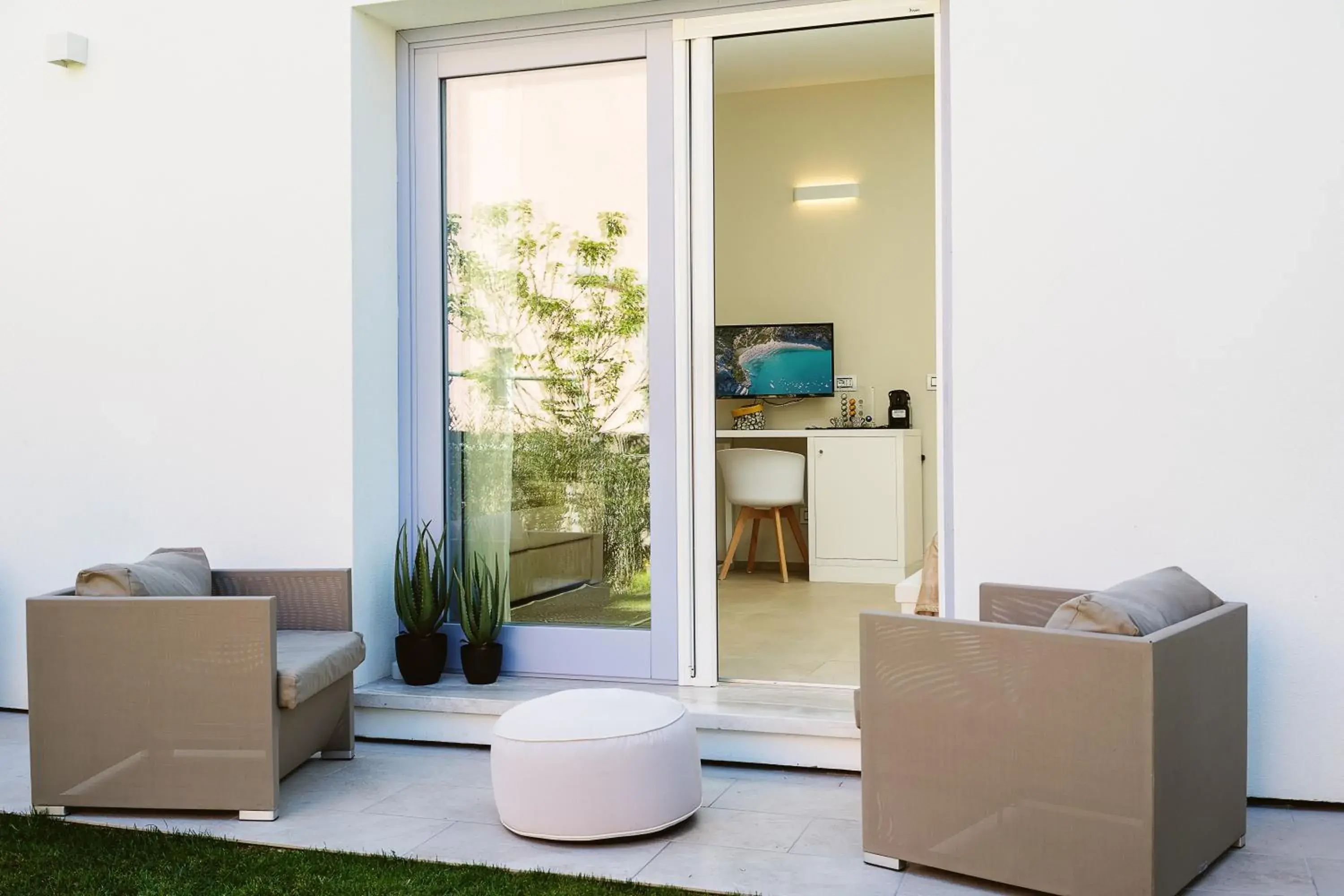 Triple Room with Garden View in Enjoy Your Stay - Guest House - Olbia Triple Room with Garden View in Enjoy Your Stay - Guest House - Olbia