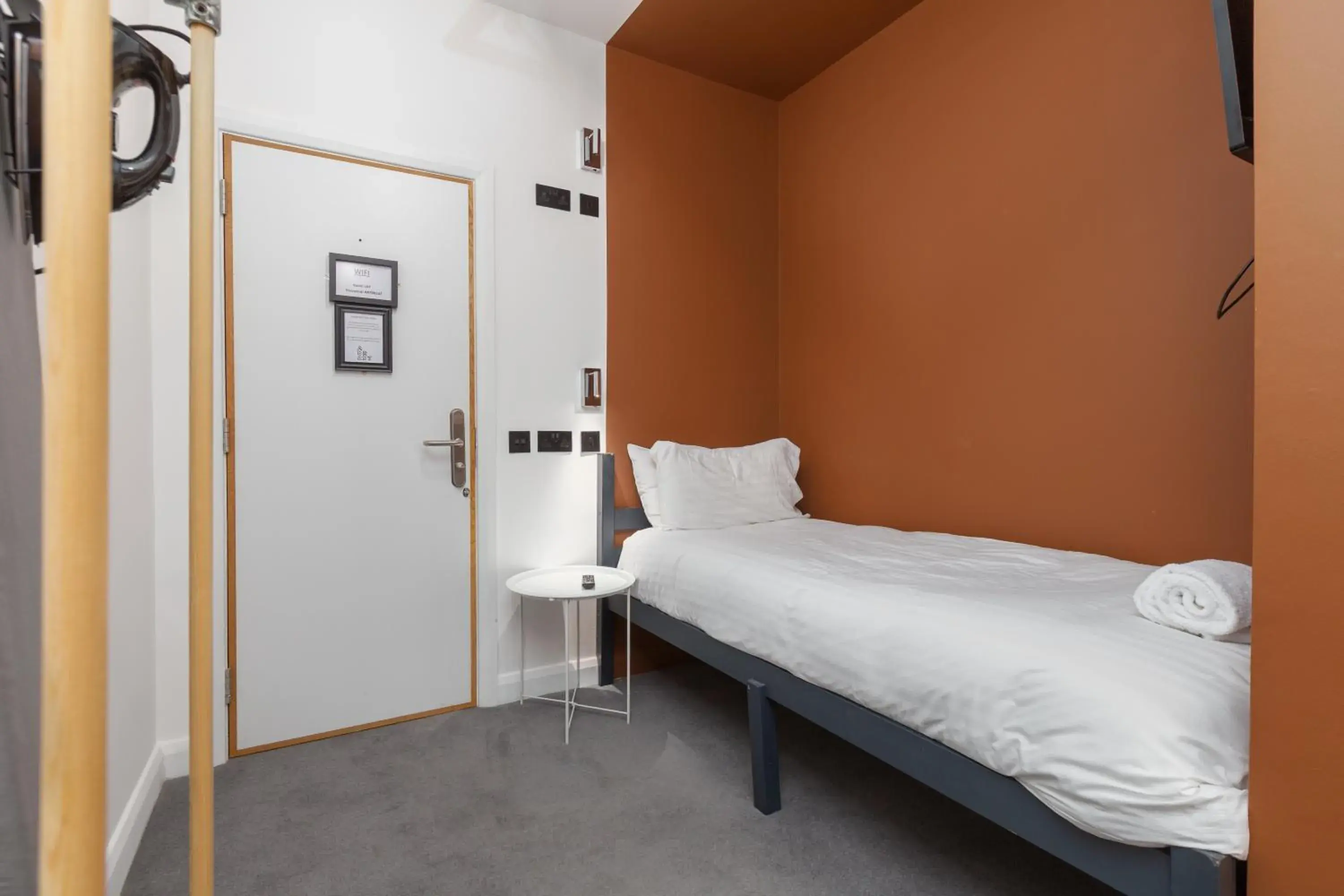 Single Room with Shower in ART B&B Single Room with Shower in ART B&B