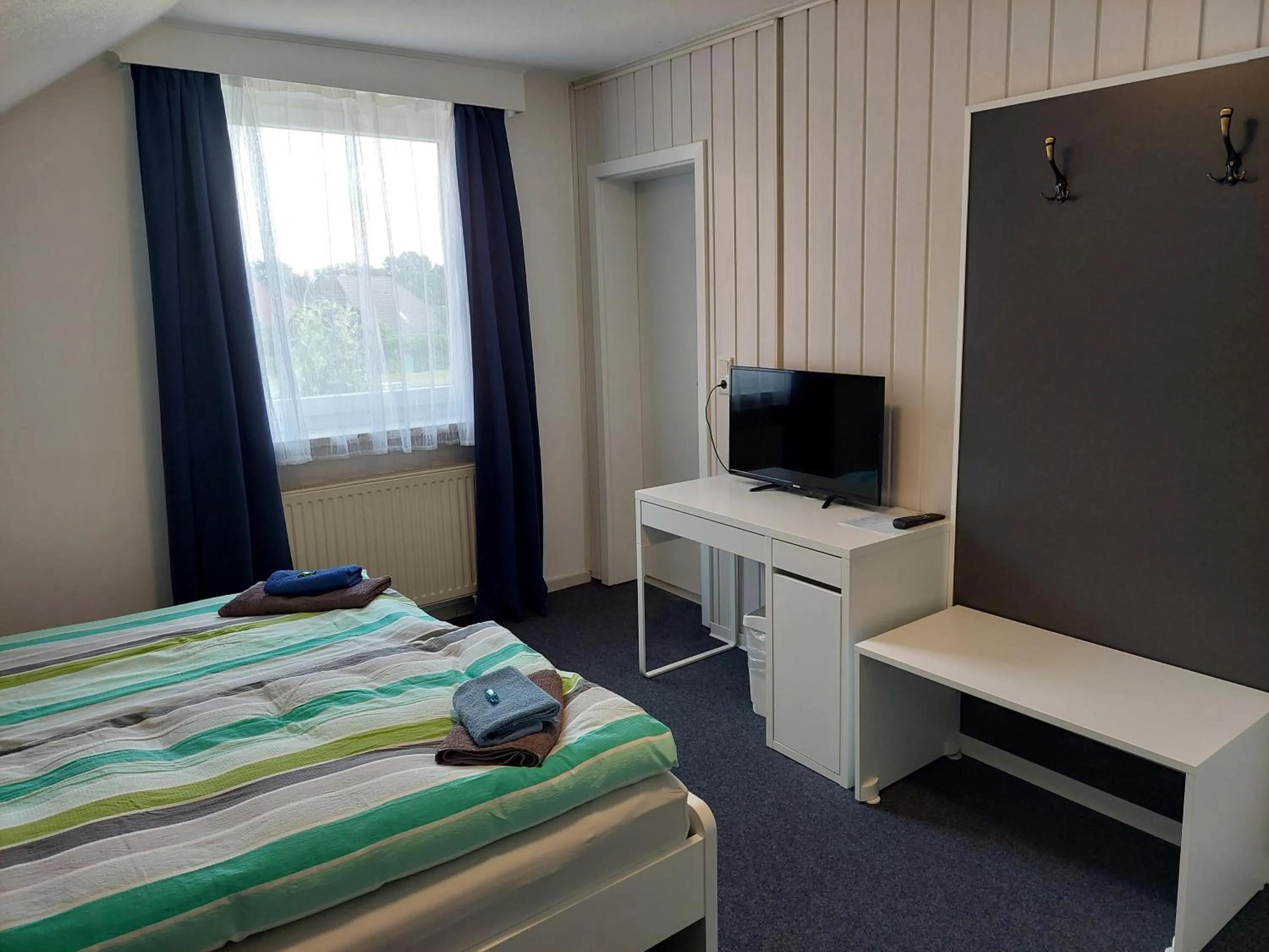 Double Room with Private Bathroom - single occupancy in Landhaus Luttum