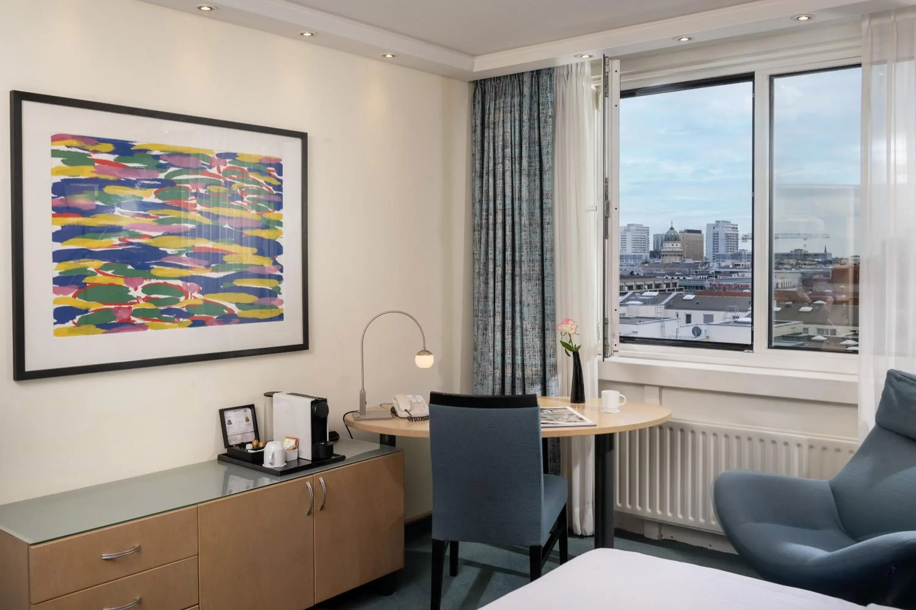 Photo of the whole room in Maritim proArte Hotel Berlin Photo of the whole room in Maritim proArte Hotel Berlin