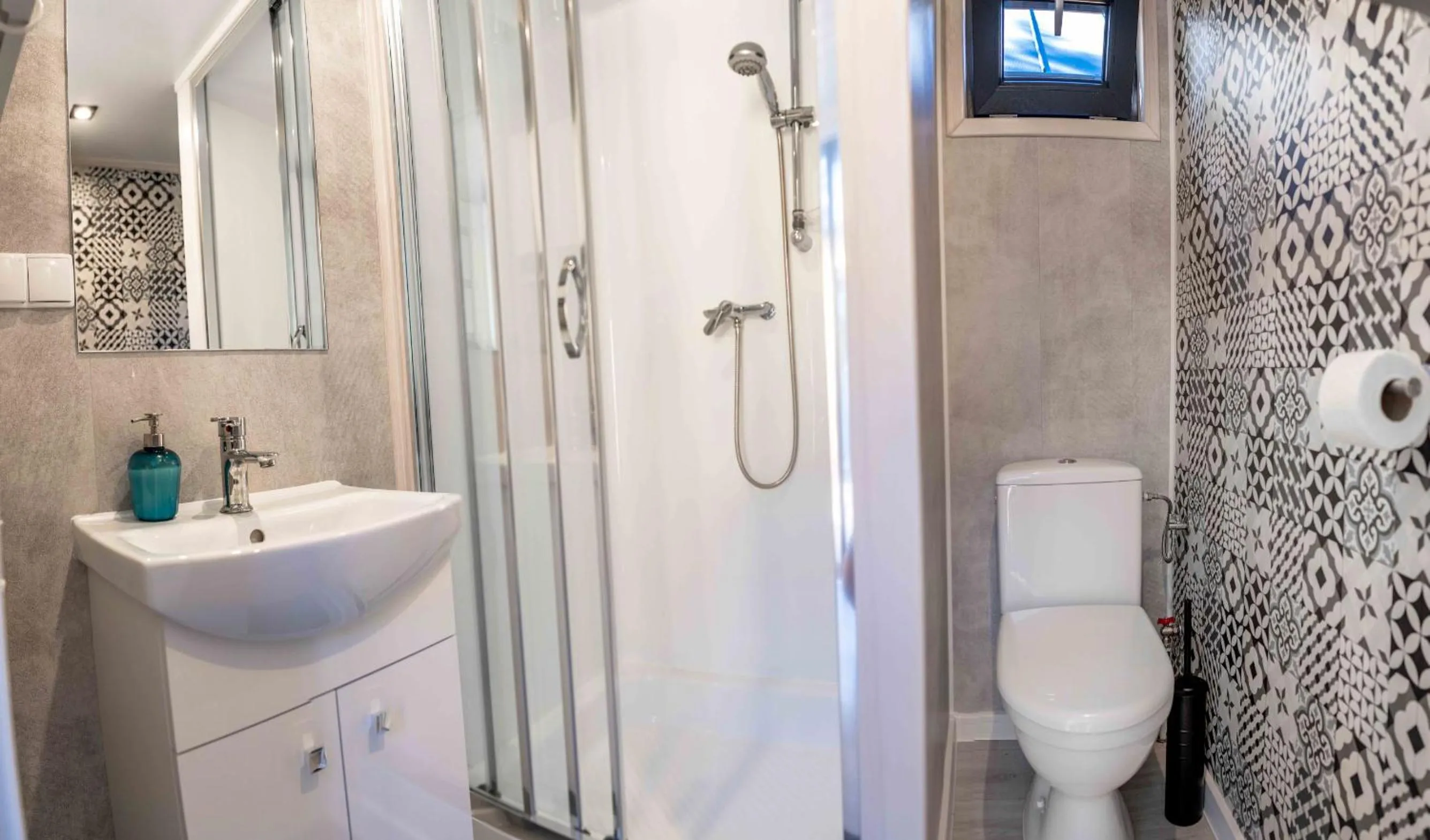 Bathroom in Pod Cyprysami - surf & family resort