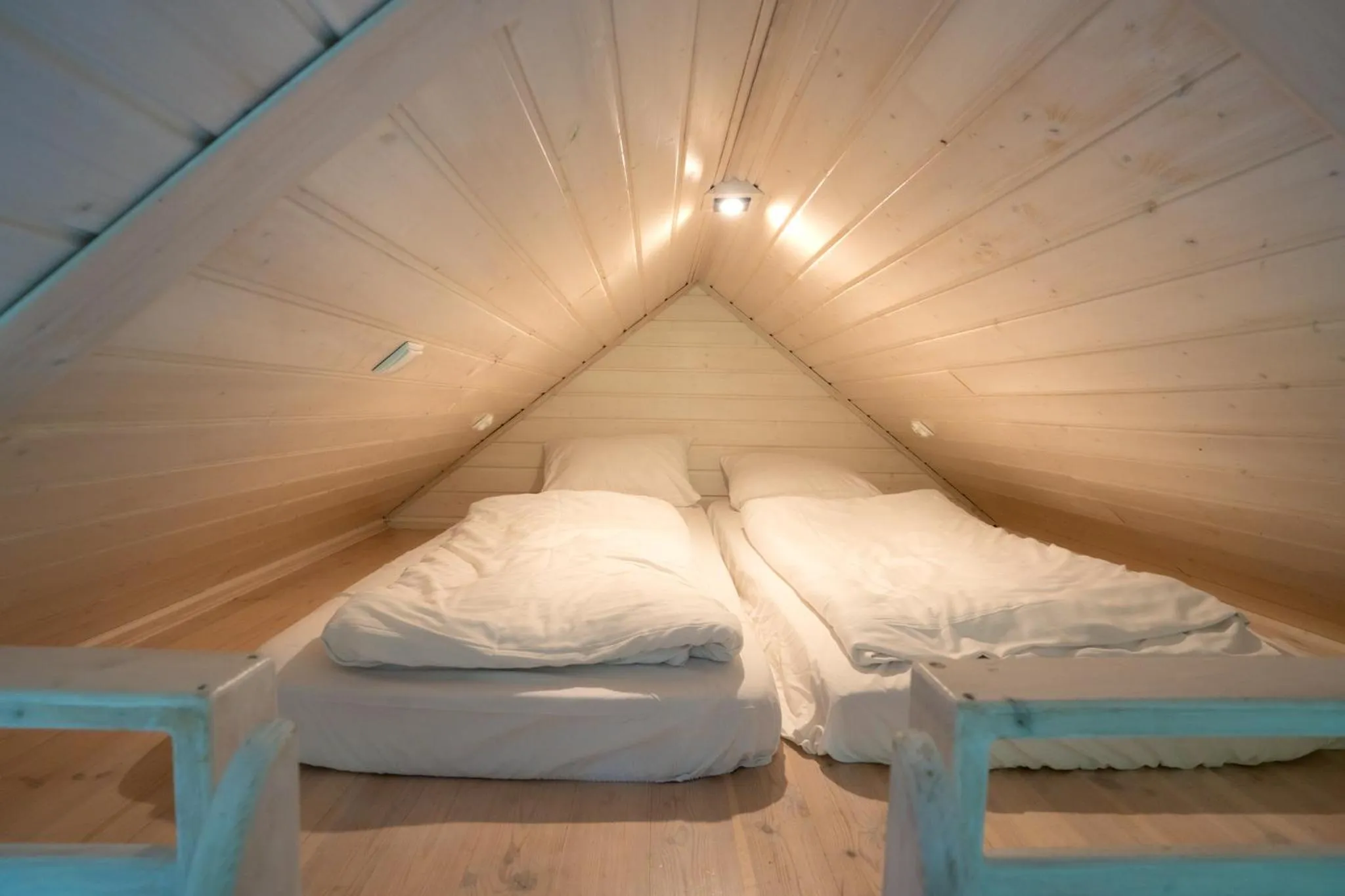 Bed in Pod Cyprysami - surf & family resort