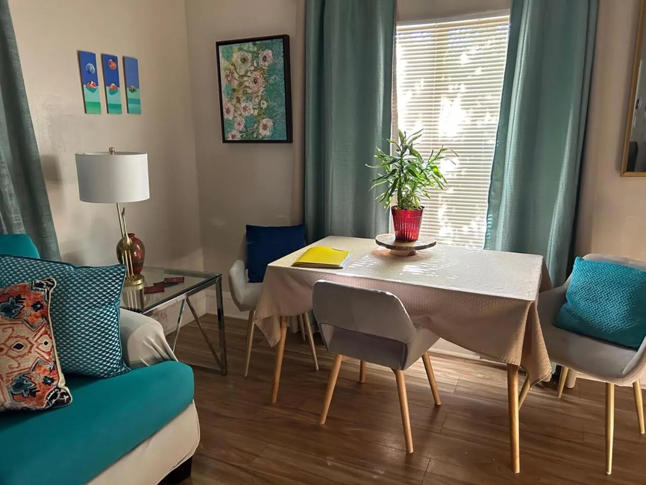 Dining area in Palm Beach Mermaid