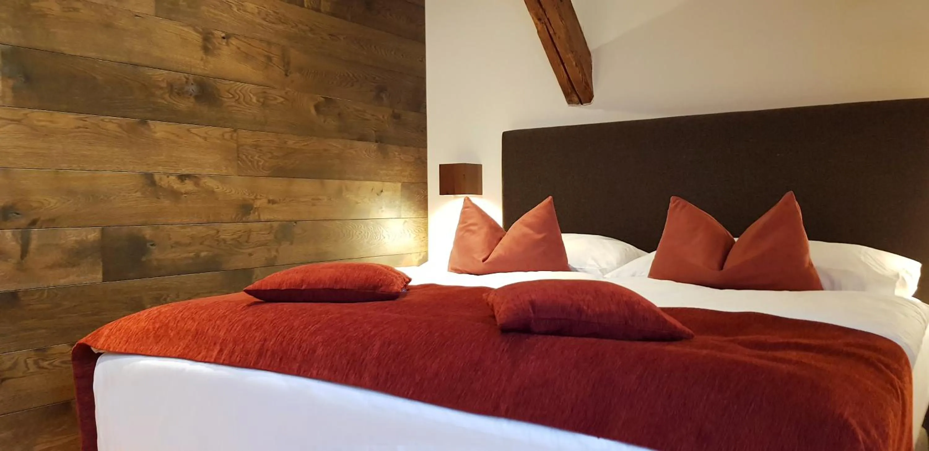 Photo of the whole room, Bed in Hotel Singer