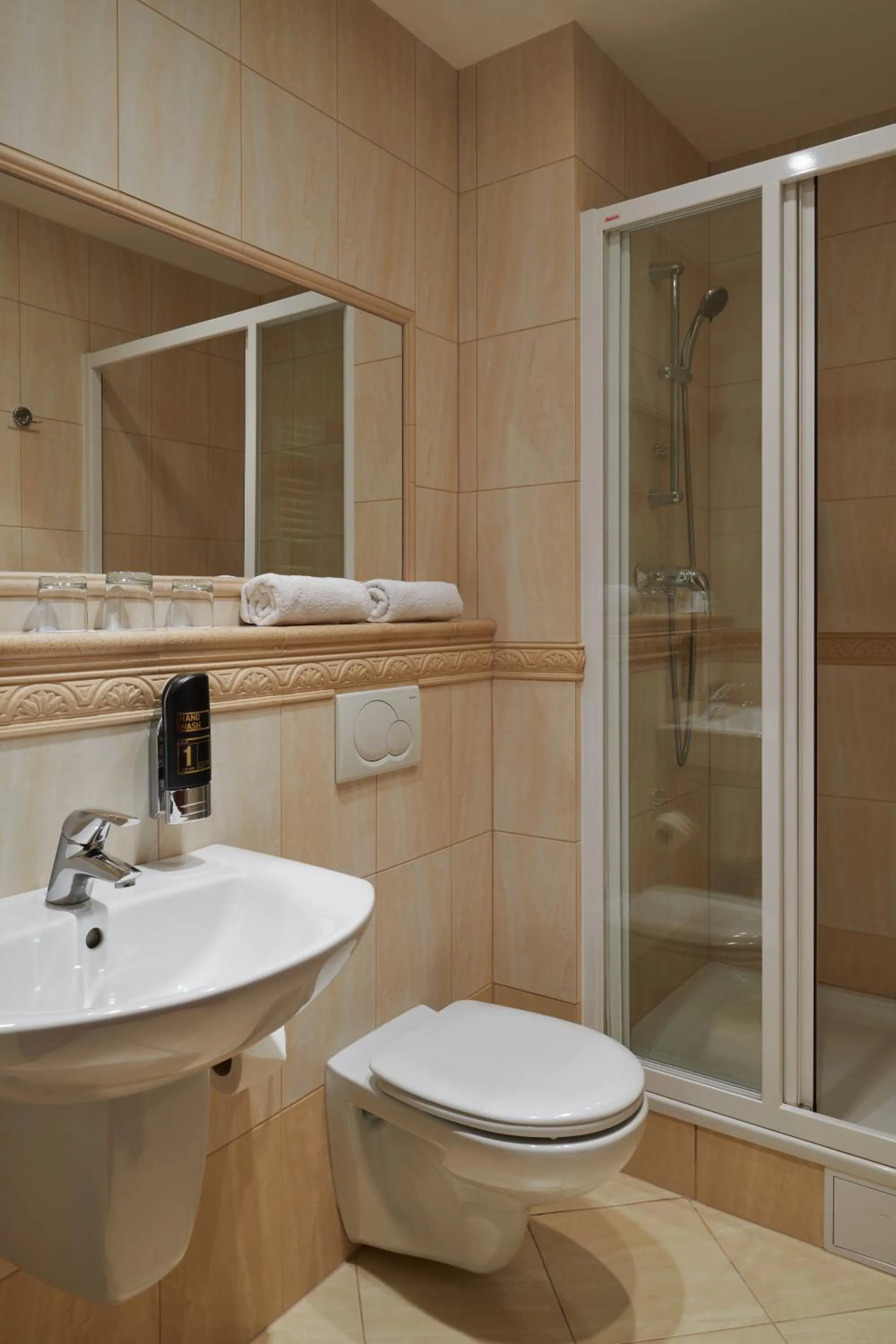 Shower in Hotel Singer