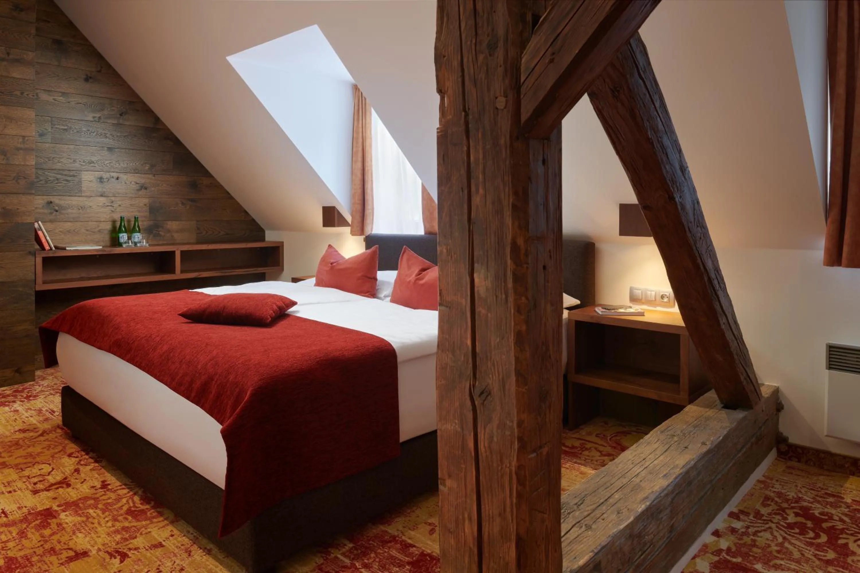 Photo of the whole room, Bed in Hotel Singer