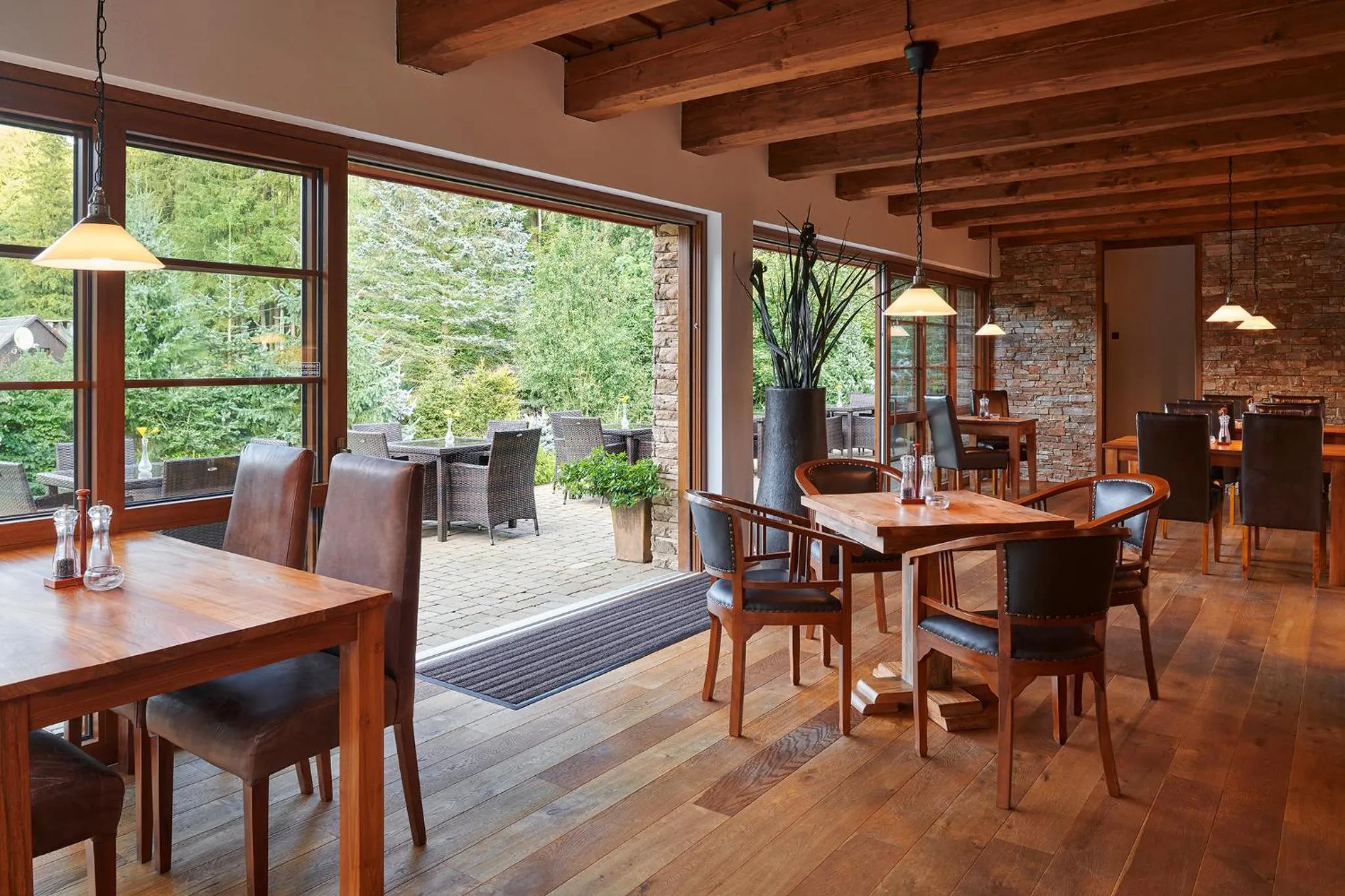 Restaurant/places to eat in Hotel Singer