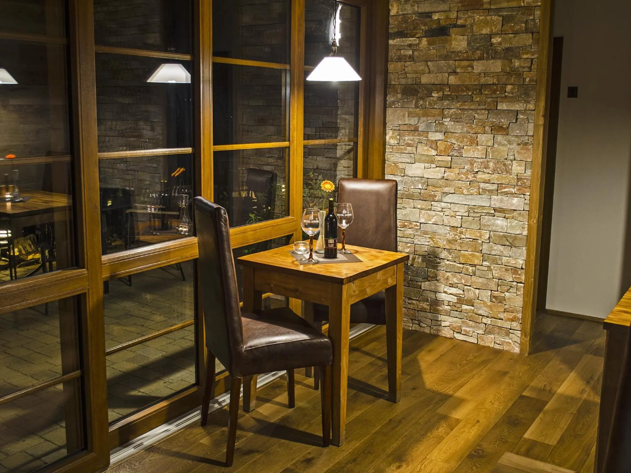 Restaurant/places to eat in Hotel Singer